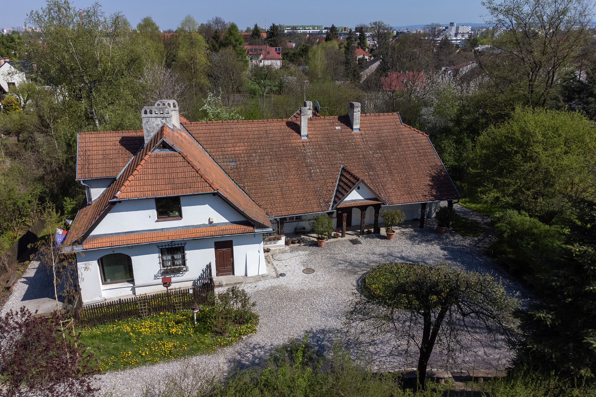 RYDLÓWKA zabytkowy dworek, znajdujący się w Krakowie przy ul. Tetmajera 28 w Bronowicach Małych