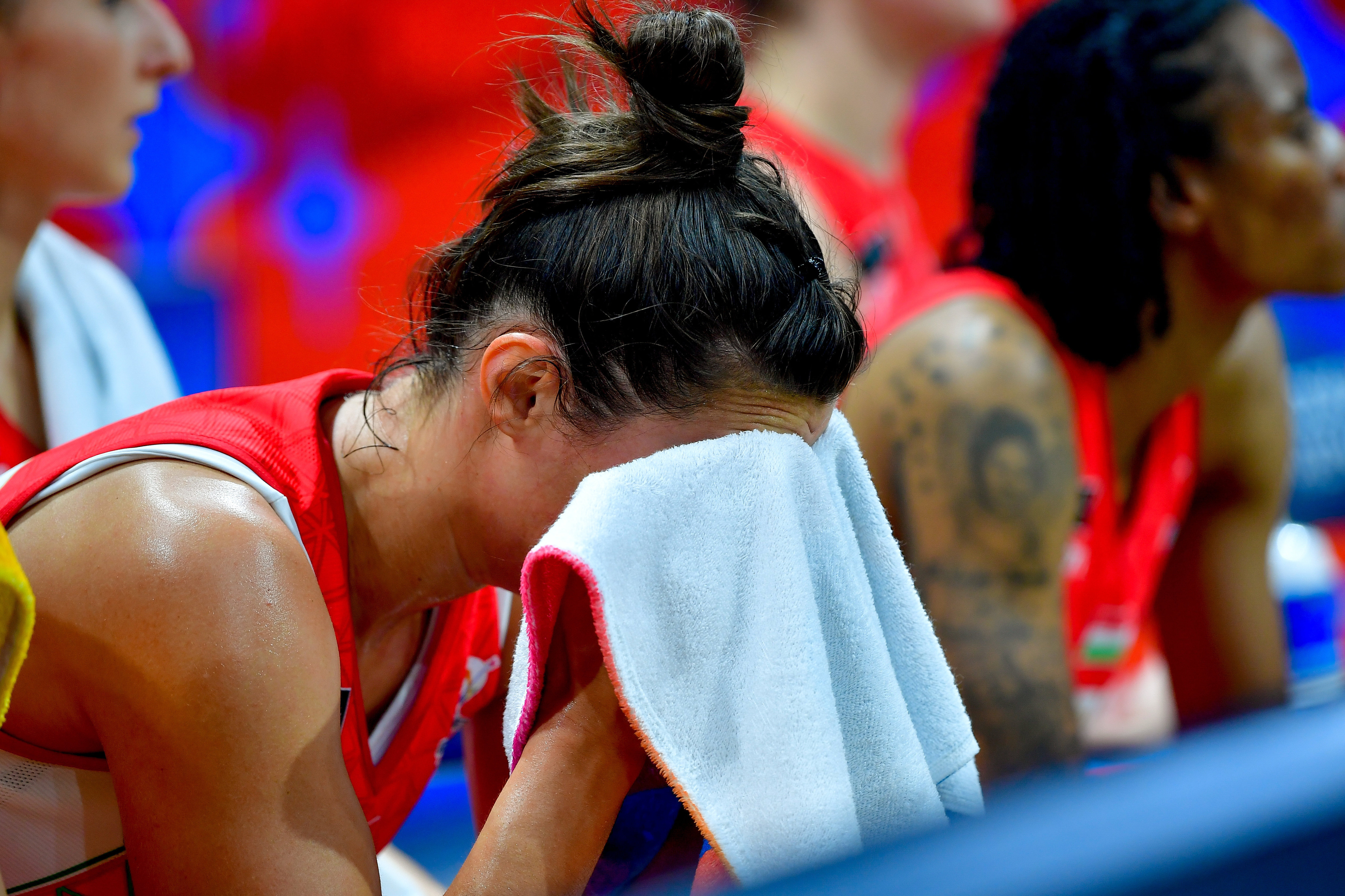 Könnyek a vereség után: elúszott az olimpia a női kosárválogatottnak - Blikk