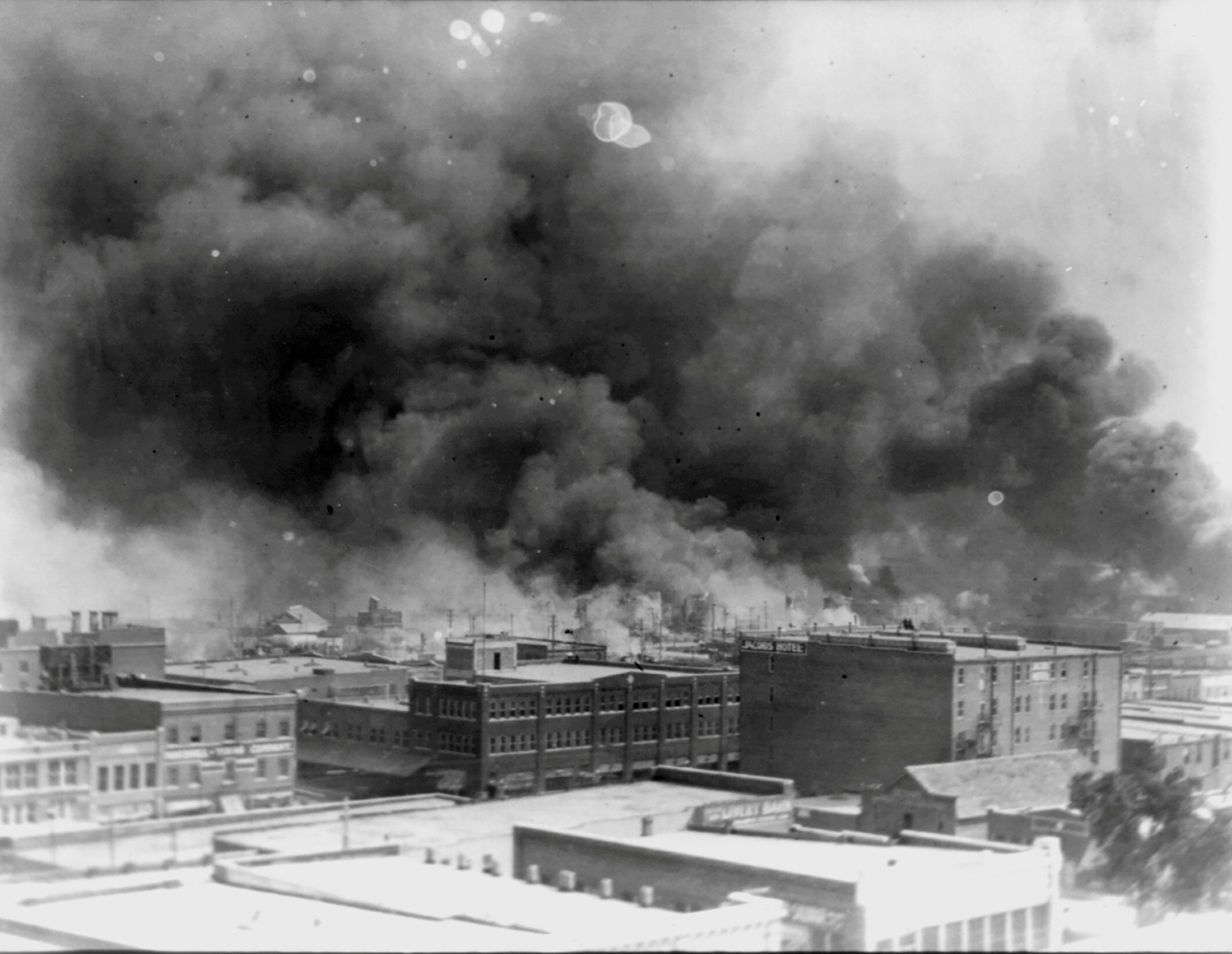 Dzielnica Greenwood w Tulsie płonie po masakrze
