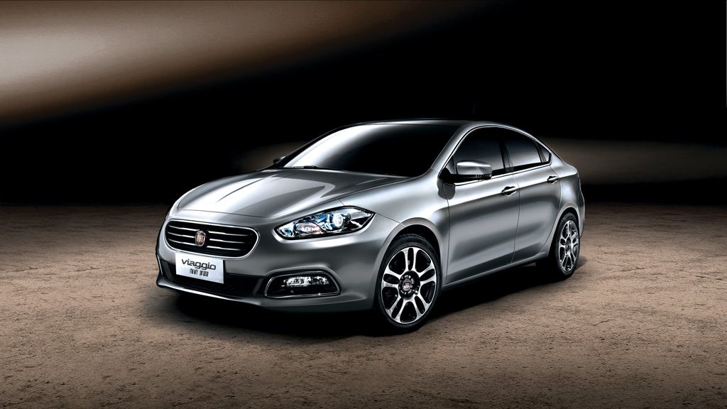 Czterodrzwiowa, pięciomiejscowa nowość jest zbudowana w oparciu o platformę CUSW (Compact US Wide), na której bazuje również nowy dodge dart (debiutował w styczniu 2012 r. podczas Detroit Motor Show)...