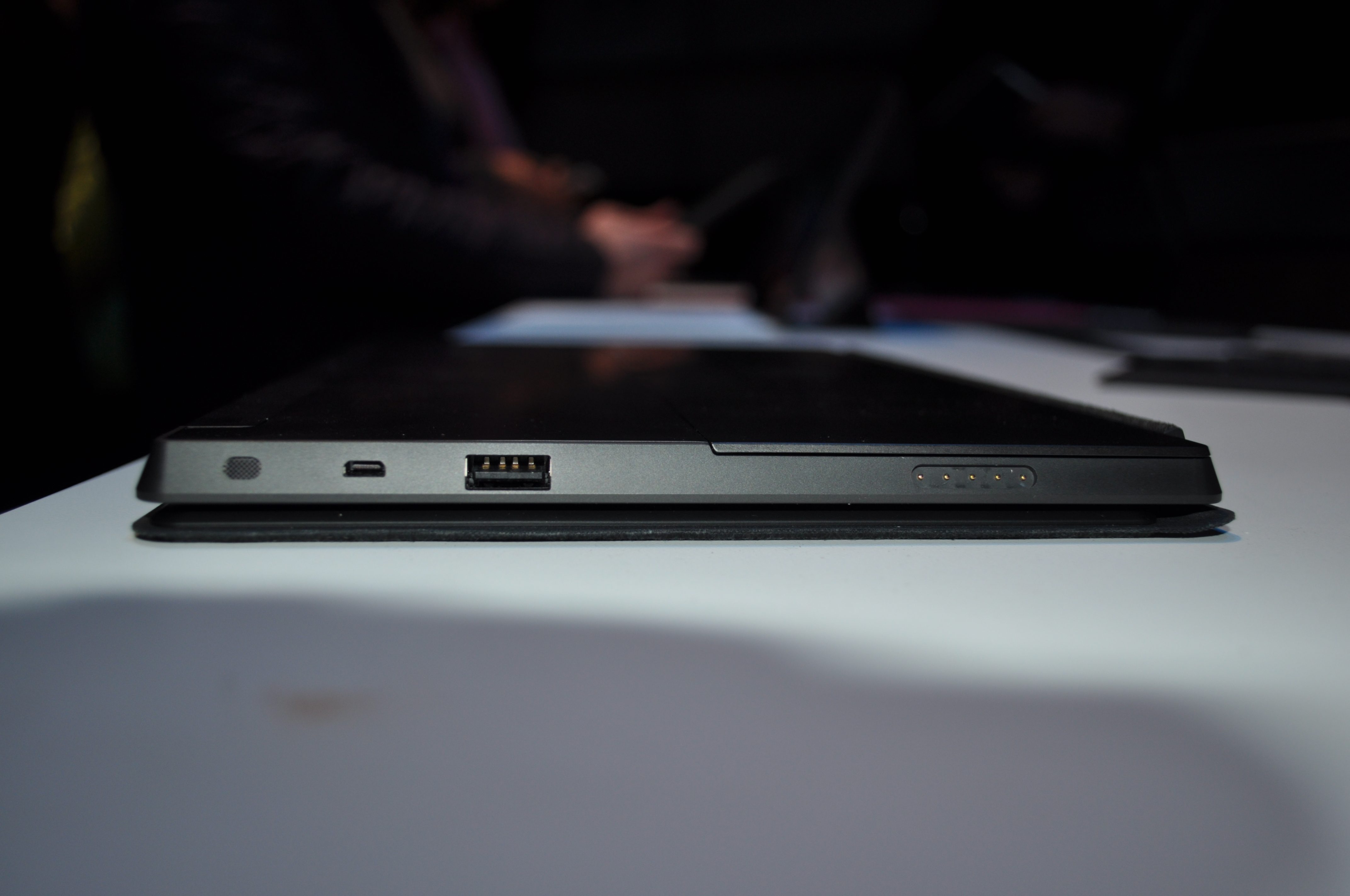 Surface jest wyposażony w port USB, dzięki czemu można łatwo skopiować zdjęcia z aparatu, czy podłączyć drukarkę