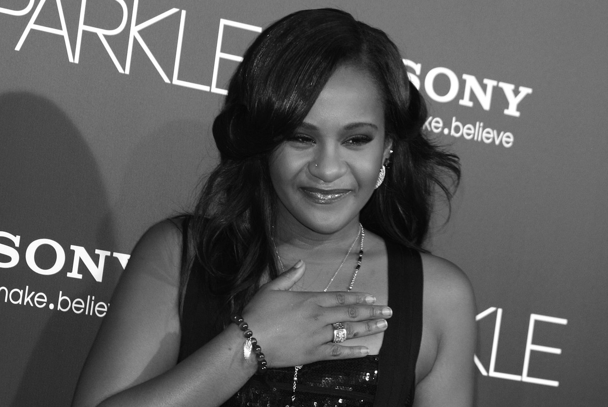 Bobby Kristina Brown zmarła 26 lipca, trzy lata po swojej matce, w równie dramatycznych okolicznościach. Córka Whitney Houston nie wybudziła się ze śpiączki, w której znalazła się po tym, jak znaleziono ją nieprzytomną w wannie. Miała tylko 22 lata.