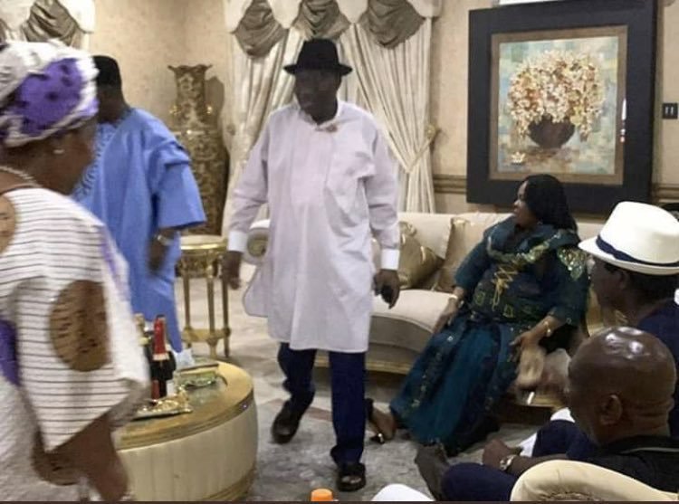 APC chieftains visit former President Goodluck Jonathan at his home in Bayelsa state. [Twitter/@adeyanjudeji]