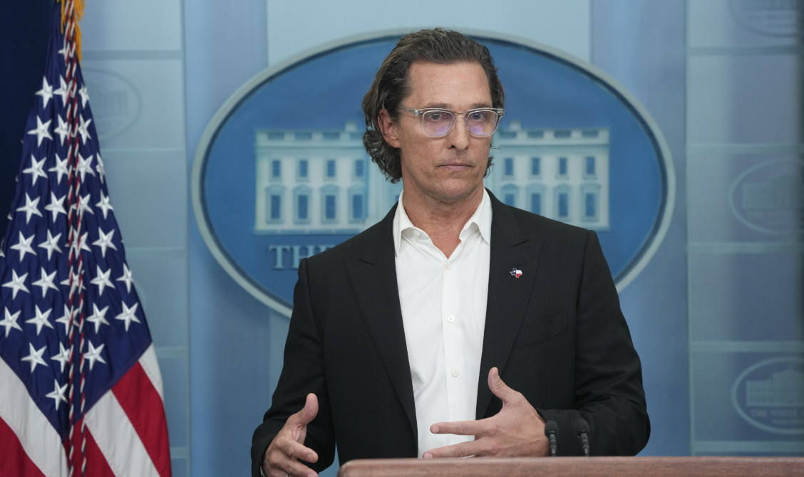 Ahonnan ezreket bocsátanak el, onnan kap Matthew McConaughey évi több mint 10 millió dollárt