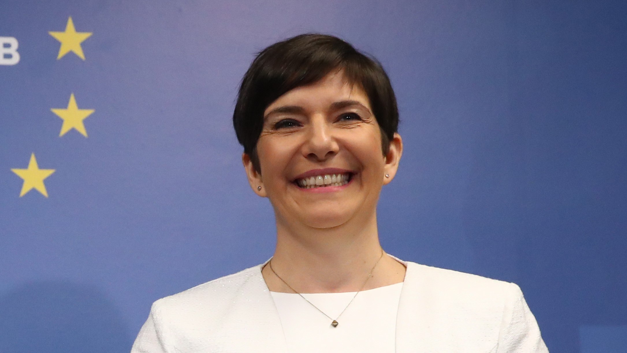Dobrev Klára: az a feladatunk, hogy visszavegyük az államot