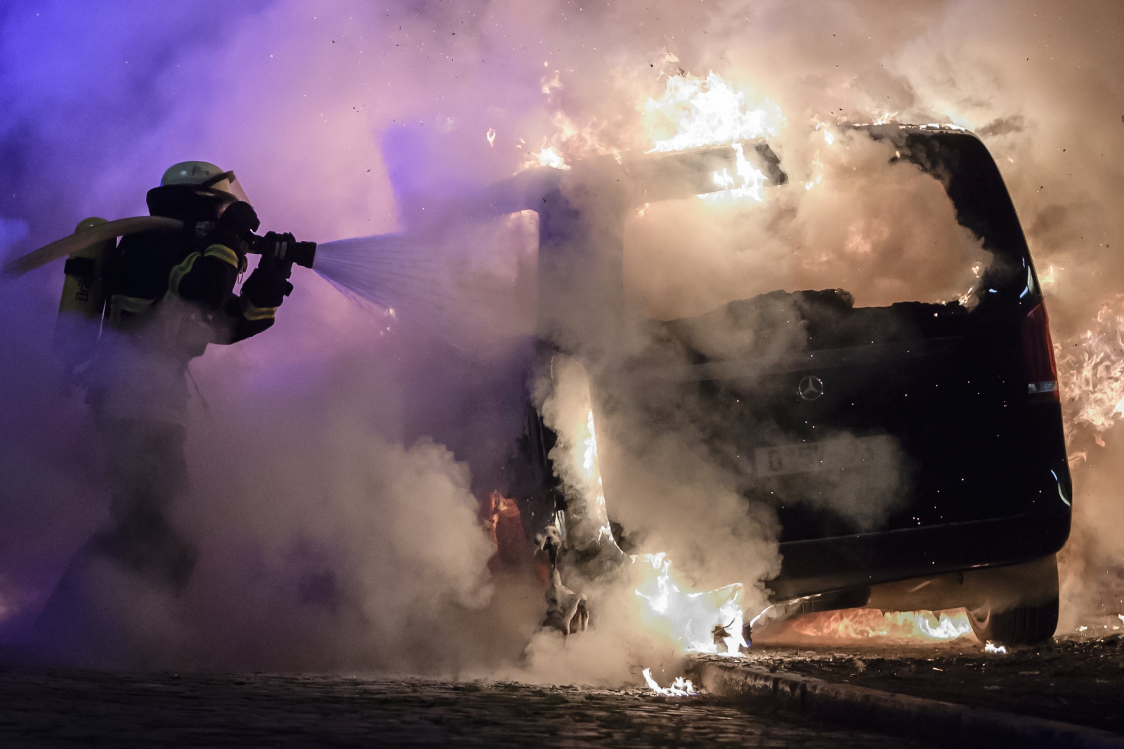 Podpalono kilka samochodów