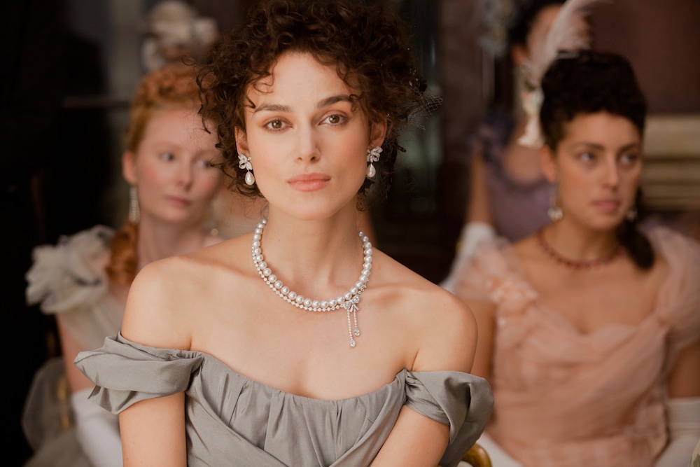 Do scen tanecznych Keira Knightley przygotowywała się pod okiem instruktora przez miesiąc. I nic to dało, bowiem nawet długie ćwiczenia nie poprawiły jej techniki wirowania po parkiecie. – Okazało się, że nie jestem dobrą tancerką – powiedziała 27-letnia aktorka w programie śniadaniowym Daybreak