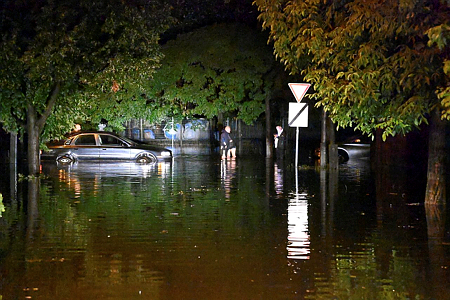 Mindenki készüljön: még ma mediterrán ciklon csaphat le Magyarországra, kiadták a riasztást