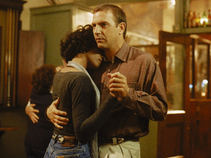 Przed tragiczną śmiercią Whitney Houston pojawiły się informacje, że studio Warner Bros. wyprodukuje remake