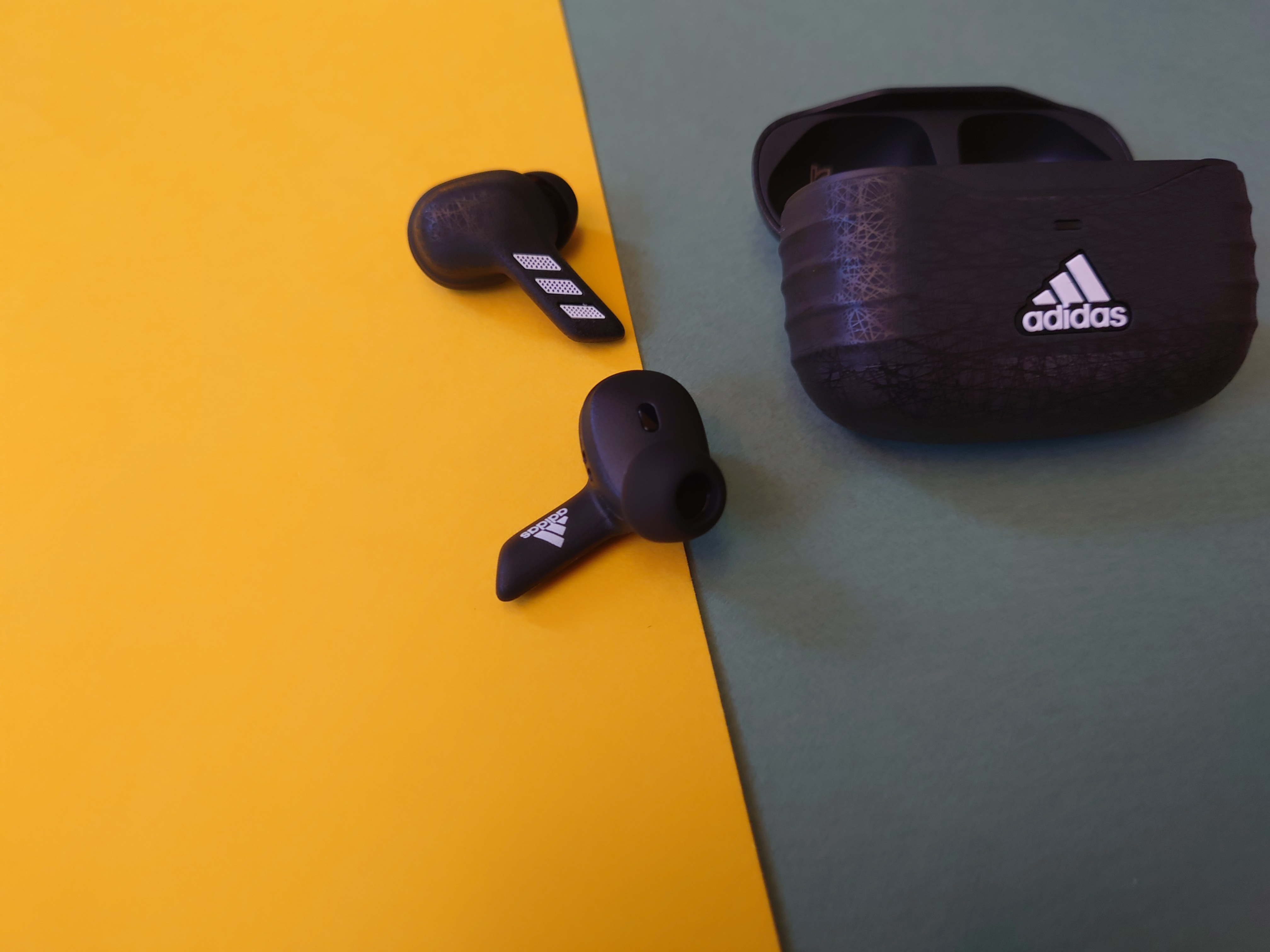 Sport-Kopfhörer Adidas ZNE 01 ANC im Test: Adiletten fürs Ohr | TechStage
