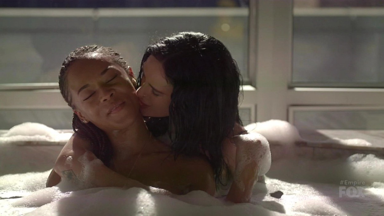 Hármas szex és leszbi jelenet: Bruce Willis lánya a habok között hancúrozik - fotók - Blikk.hu