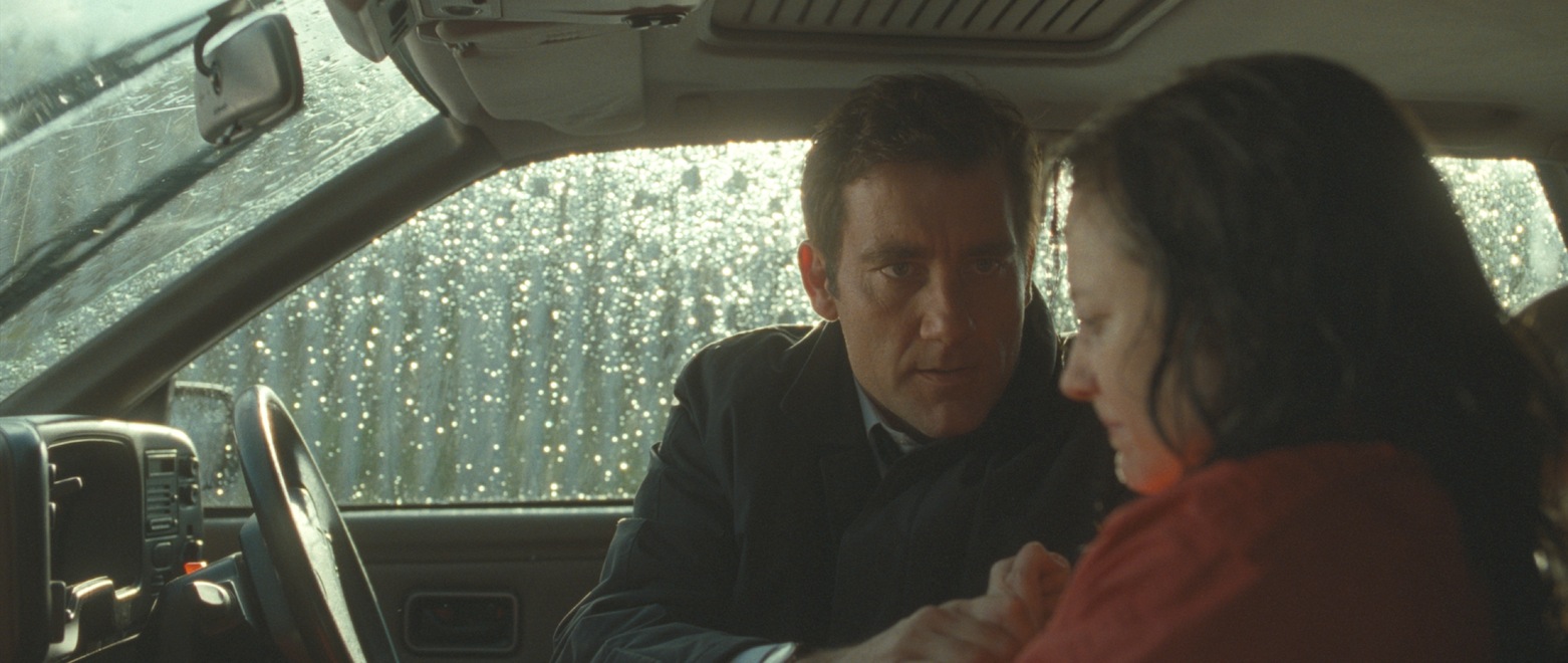 Andrea Riseborough i Clive Owen w filmie