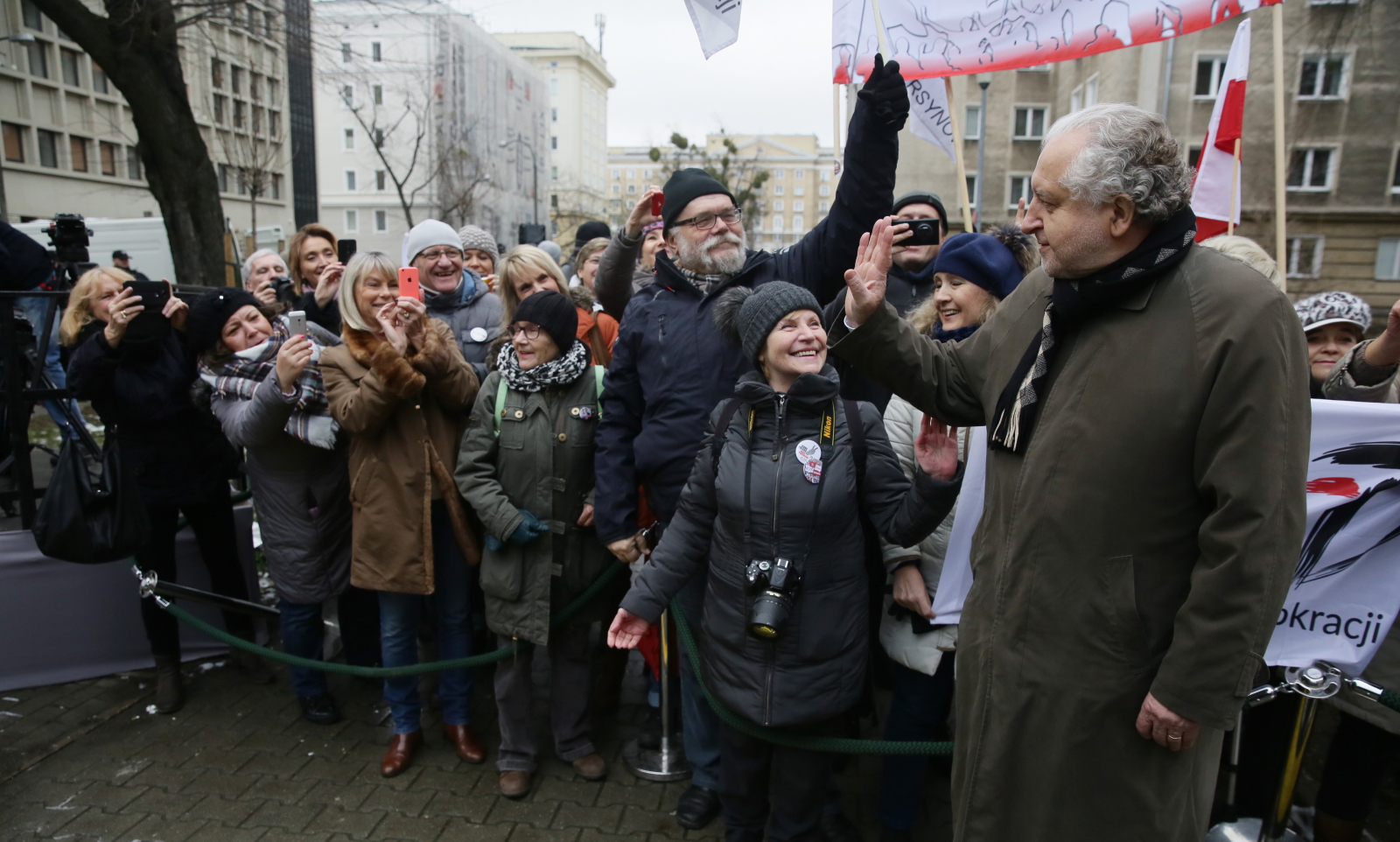 Prezes Trybunału Konstytucyjnego prof. Andrzej Rzepliński powiedział, że słowem, które dokładnie definiuje Bartoszewskiego, jest miłość.