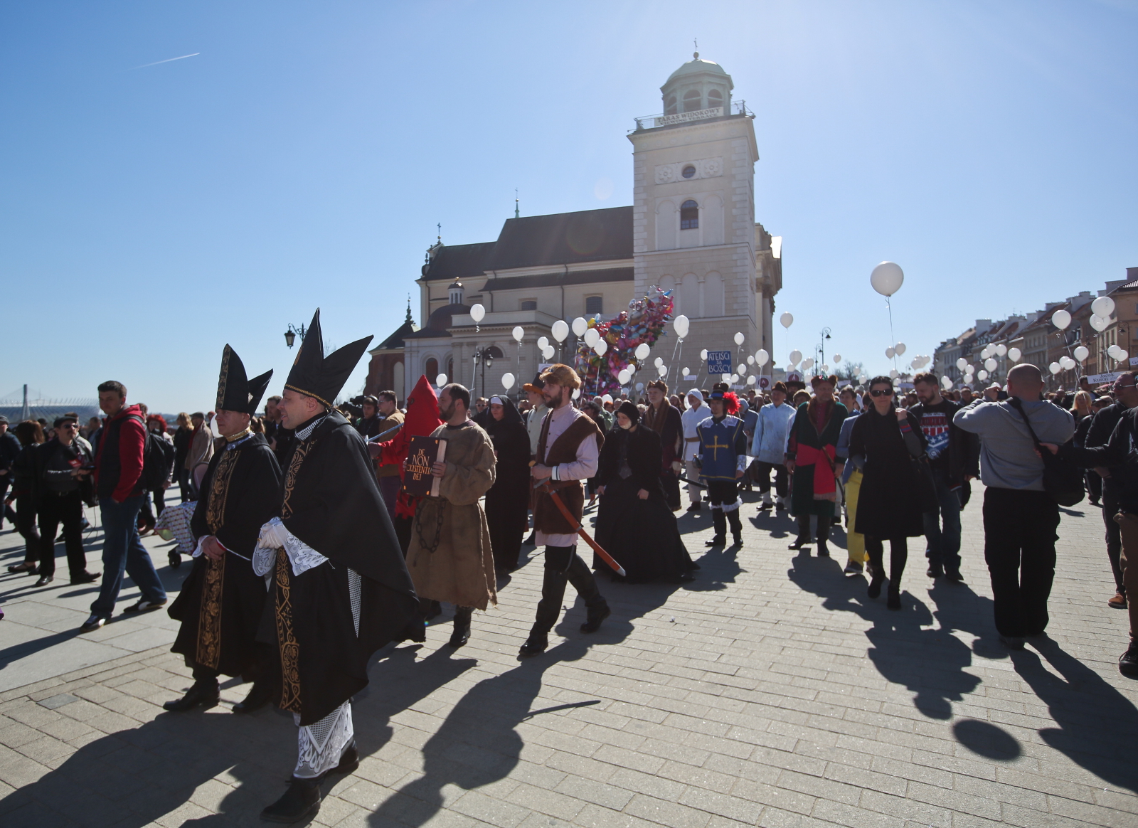 Uczestnicy marszu chcieliby, aby Polska nie była tak bardzo katolicka i aby istniał rozdział Kościoła i państwa. Twierdzili, że religia ma negatywny wpływ szczególnie na dzieci, a ateizm daje wolność wyborów, nie obarcza lękiem.