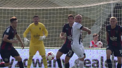 Sandecja - Pogoń (0:1): Odpowiedź gospodarzy nie mogła zaskoczyć Załuski, który pewnie obronił strzał Kolewa