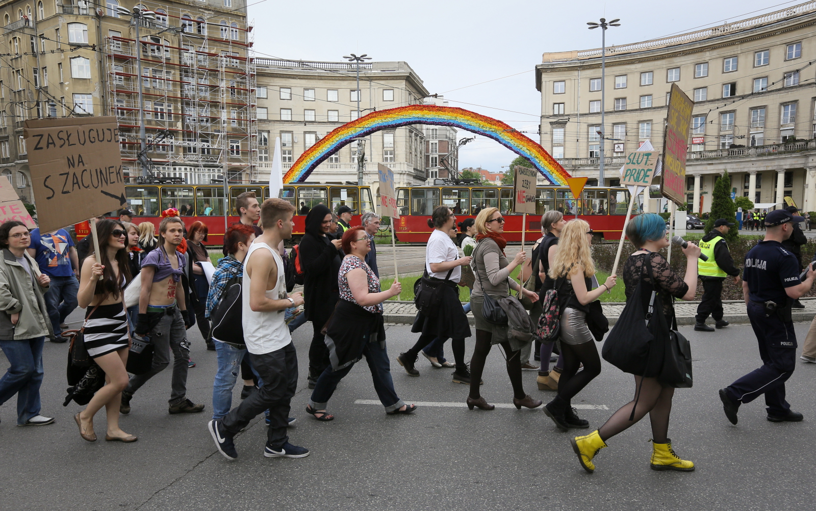 Joanna Religa z koalicji przeciwko przemocy seksualnej powiedziała, że marsz ma zmienić świadomość społeczną i uwrażliwić na przemoc. Jej zdaniem kolejne tego typu wydarzenia mogą pozytywnie wpłynąć na statystki. Religa zaznaczyła też, że uczestniczki marszu są wspierane przez mężczyzn
