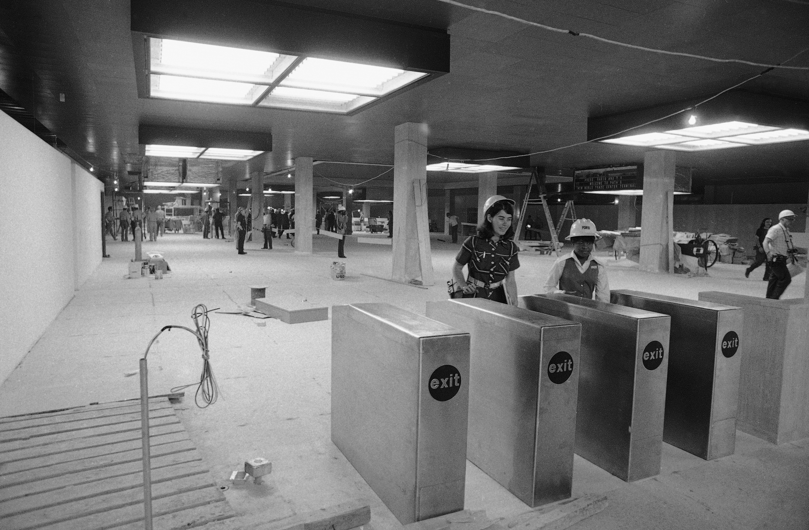 Kompleks WTC został zaprojektowany przez amerykańskiego architekta japońskiego pochodzenia Minoru Yamasakiego, któremu pomagał Antonio Brittiochi...