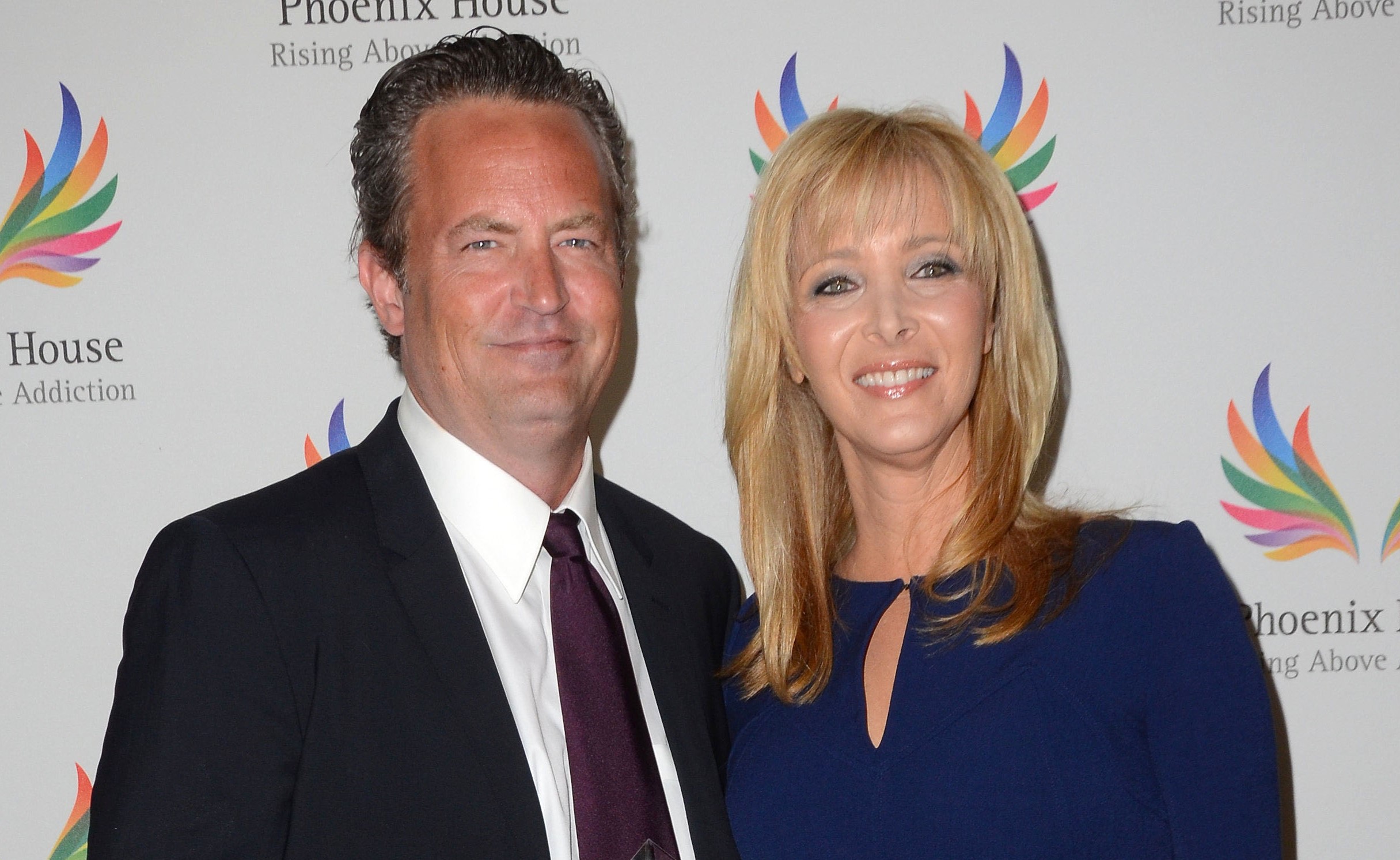 A szív belesajdul: drámai sorokkal búcsúzott Lisa Kudrow Matthew Perrytől – fotó