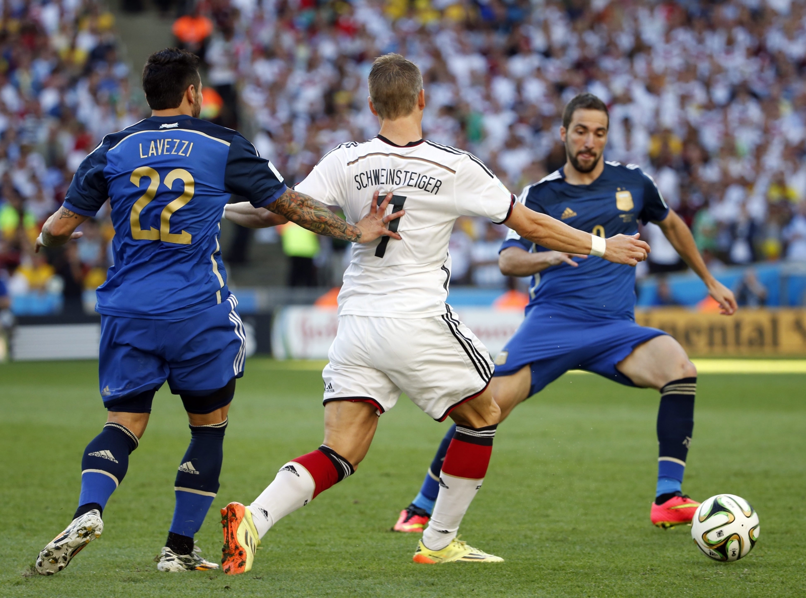 Bastian Schweinsteiger, Ezequiel Lavezzi, Gonzalo Higuain