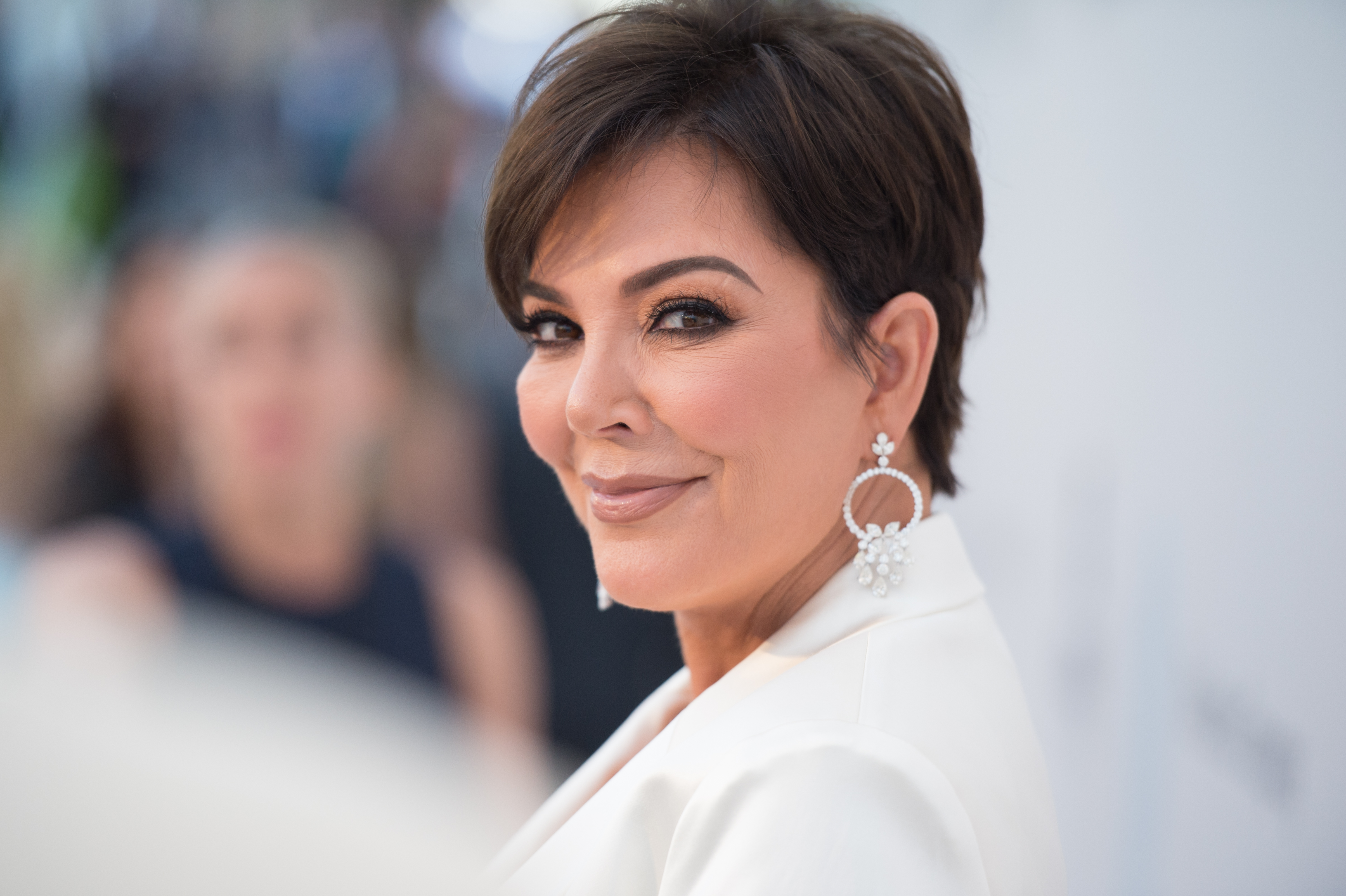 Viszlát, pixie: Kris Jenner évtizedek után frizurát váltott 