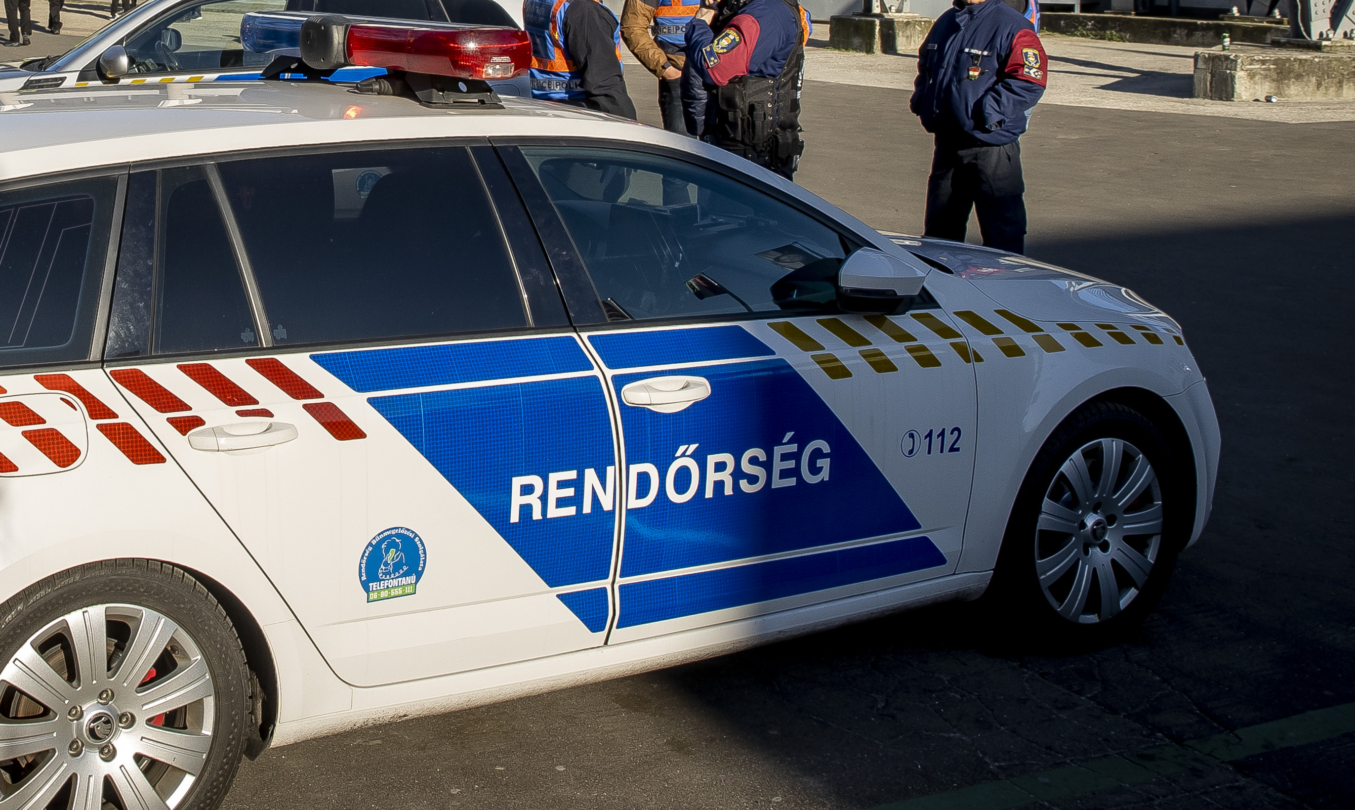 Megvan az év bénázása: Óbudán brutális műszerekkel feltört egy kocsit, majd elaludt a hátsó ülésen ez a férfi