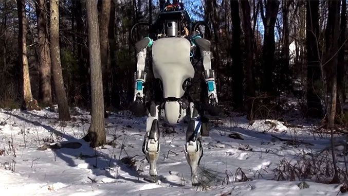 Dvojnohý robot Atlas od Google získava pozoruhodné schopnosti