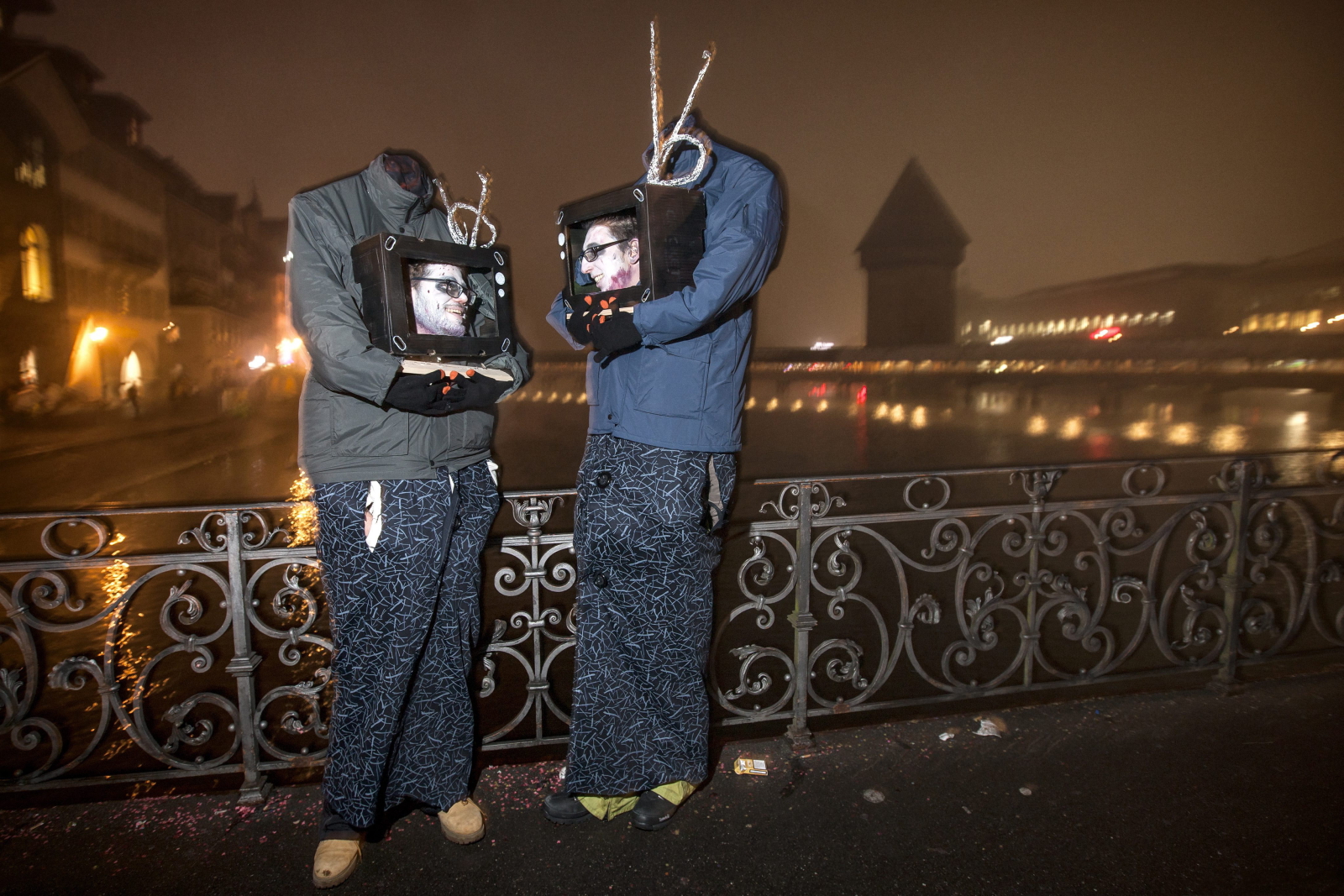 Przez sześć dni poprzedzających rozpoczęcie Wielkiego Postu, od 12 do 17 lutego, Lucerna przechodzi we władanie karnawałowiczów. Przez miasto przechodzą liczne parady, między innymi parada monstrów, lecz także parada dzieci w kolorowych kostiumach, odbywają się również pokazy orkiestr, imprezy taneczne. Zabawy trwają do białego rana.
<br /><br />Taka walka karnawału z postem bardzo nam się podoba!