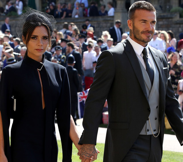 Victoria Beckham végre elárulta, miért vágott morcos fejet a hercegi  esküvőn! - Glamour
