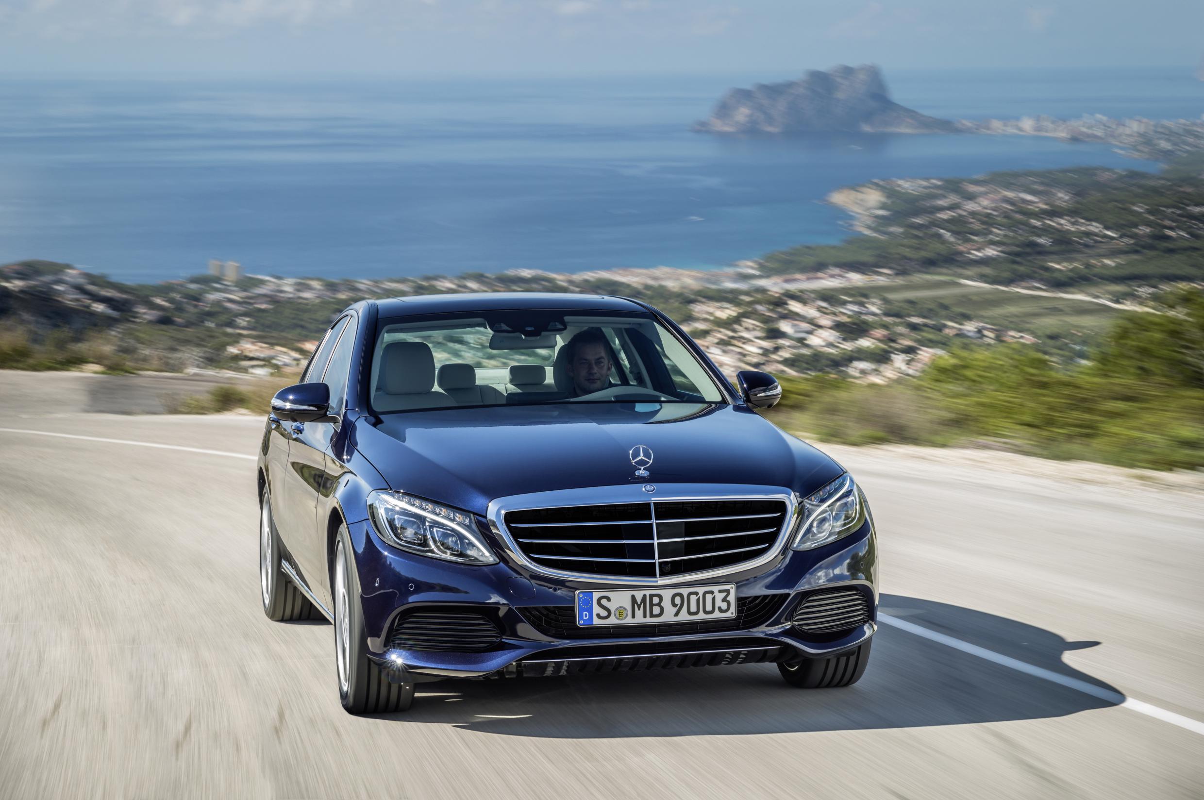 Mercedes klasy C - najbezpieczniejszy duży samochód rodzinny 2014 roku wg Euro NCAP