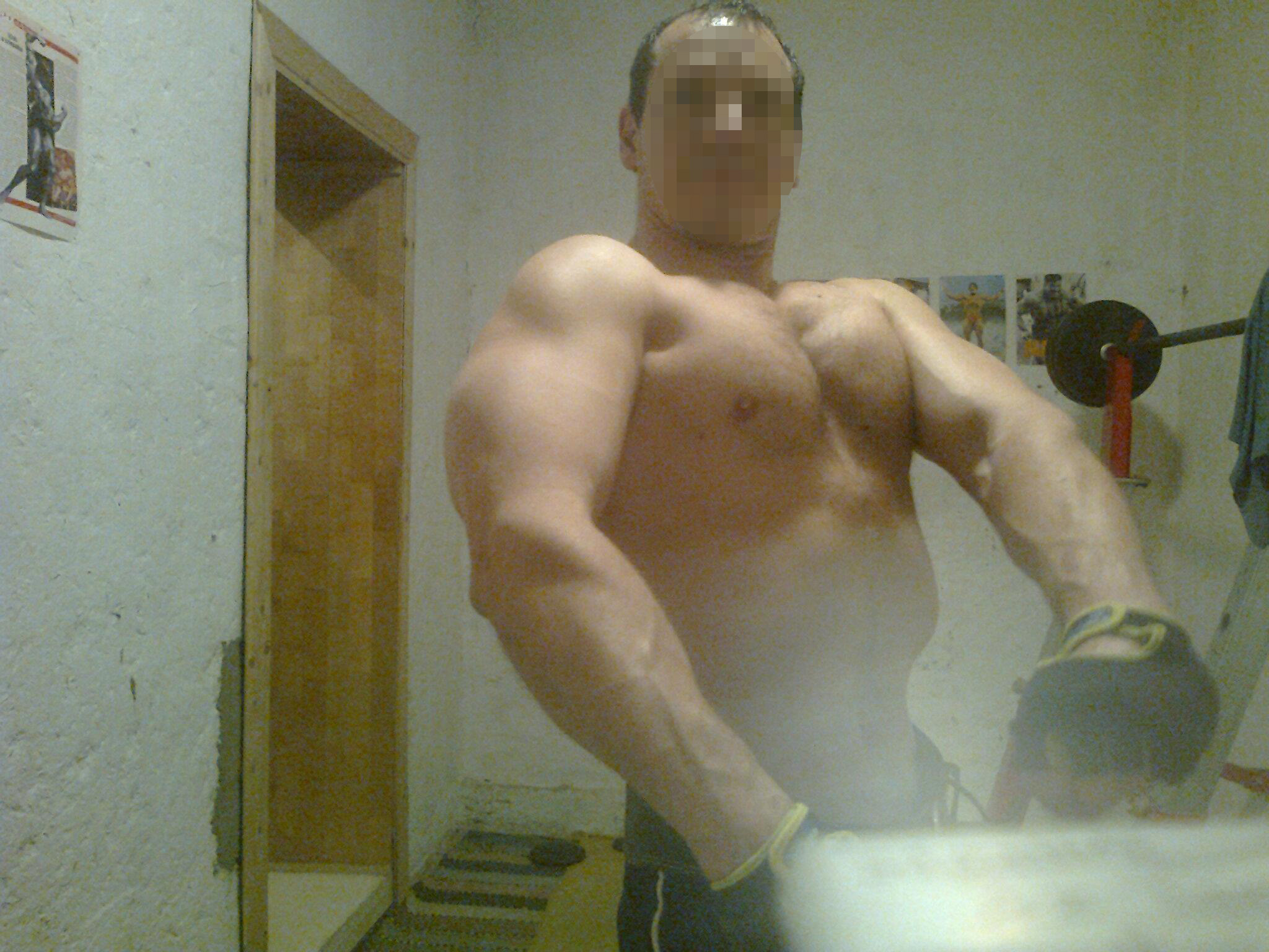 Itt a fotó: ez a férfi robbantott Esztergomban – Mindenkit gyűlölt a kigyúrt masszőr