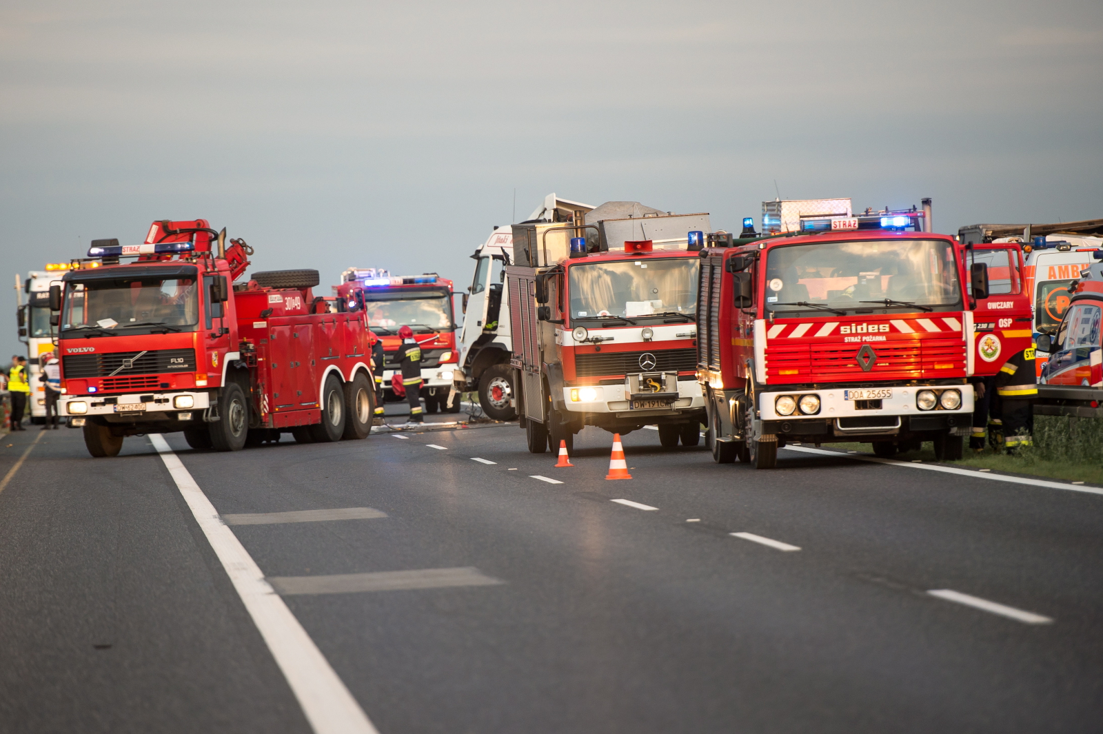 Karambol miał miejsce w czwartek na 174 km autostrady, pomiędzy węzłami Oława - Wrocław Wschód.