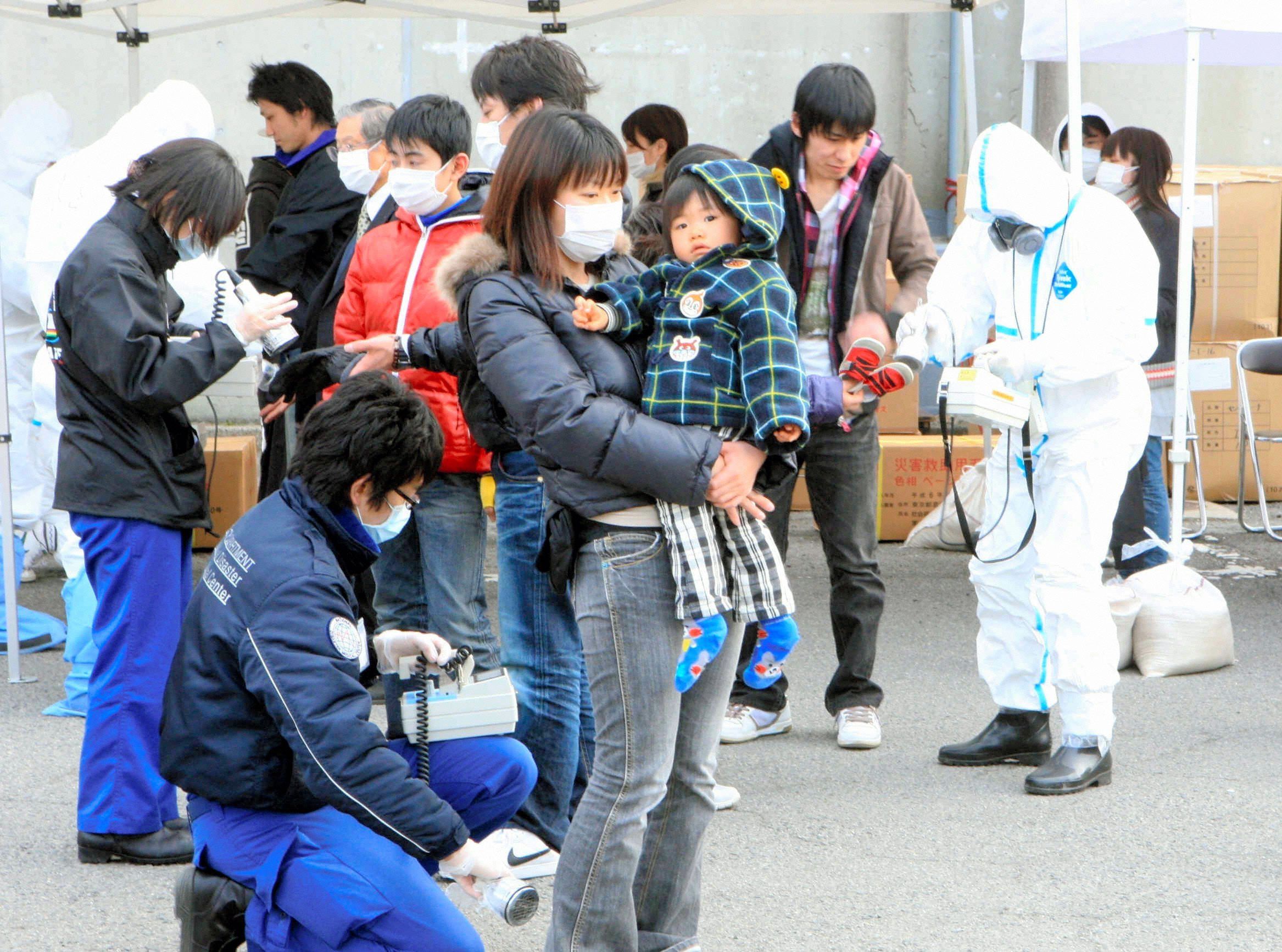 Mieszkańcy wioski Kawamata w prefekturze Fukushima w oczekiwaniu na badania