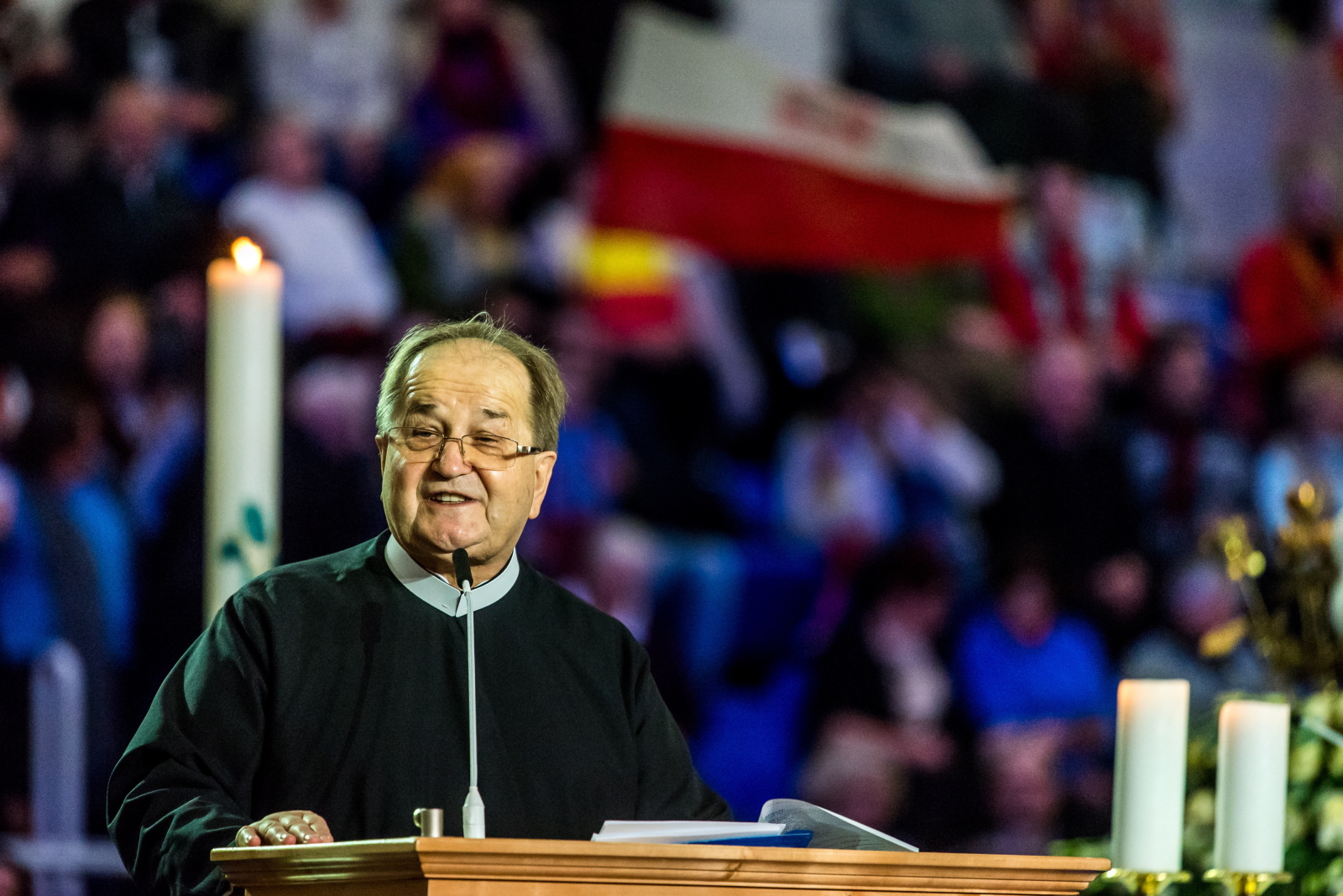 Dzieła ojca dyrektora Tadeusza Rydzyka tworzą ogromną przestrzeń czynienia dobra; dla wielu środowisk jego osiągnięcia są solą w oku - napisał prezes PiS Jarosław Kaczyński w liście z okazji 25-lecia powstania Radia Maryja. Jak ocenił, Radio Maryja jest dziełem opatrzności. <BR><BR> List odczytał minister spraw wewnętrznych i administracji Mariusz Błaszczak