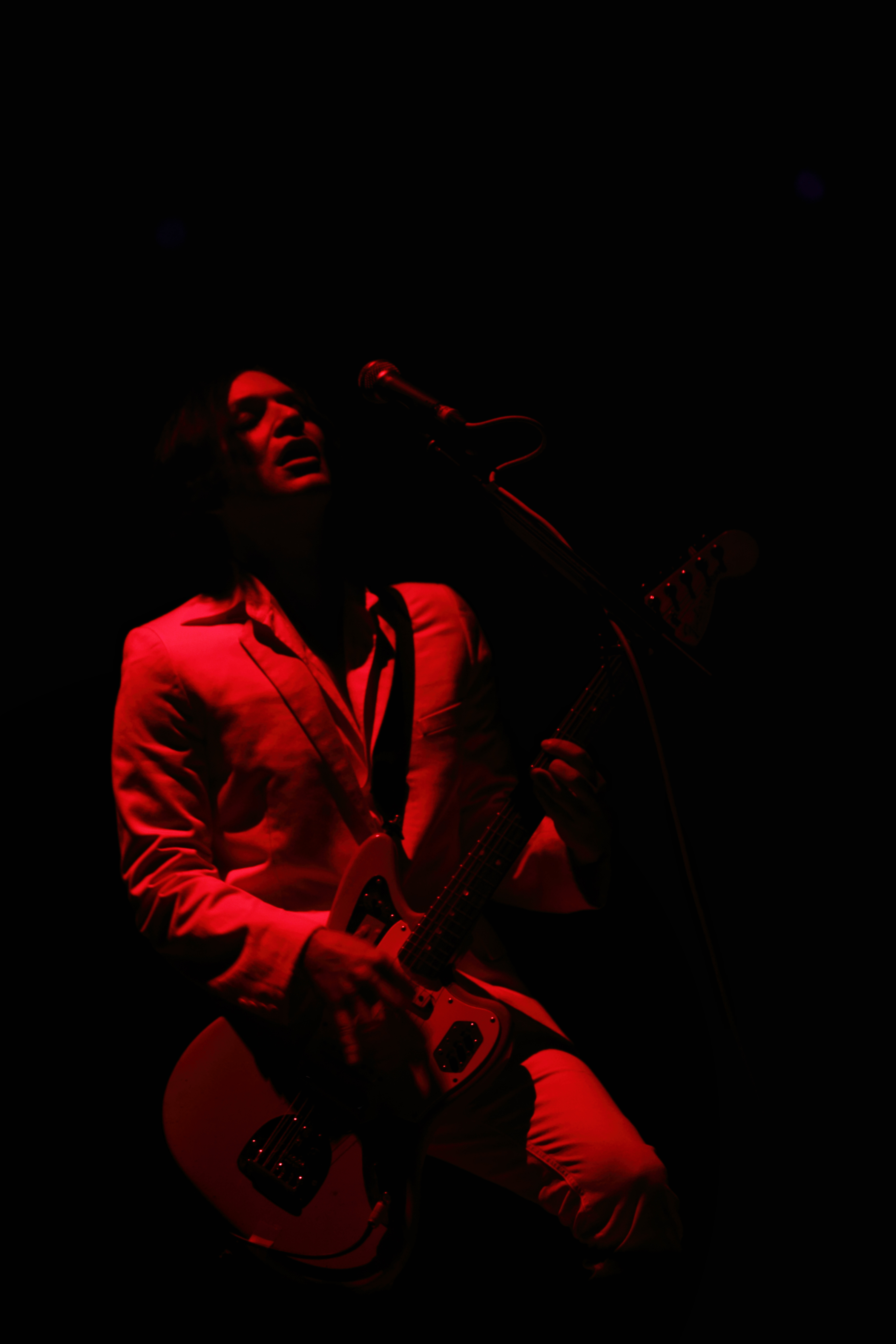 Kariera Placebo nabrała rozpędu dzięki idolowi Briana Molko, Davidowi Bowiemu, który będąc pod urokiem wokalisty i niejako odnajdując w nim siebie sprzed lat, zaprosił zespół do otwierania jego trasy koncertowej. Współpraca debiutantów z ikoną brytyjskiej muzyki przeniosła się ze sceny do studia. Nagranie tytułowe z drugiego albumu Placebo