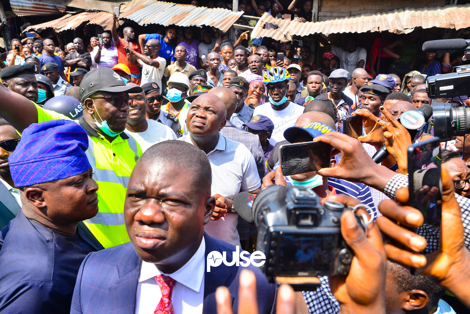 Governor Akinwumi Ambode at the scene of the collapse, and left barely 20 minutes after he arrived. (Pulse Nigeria)