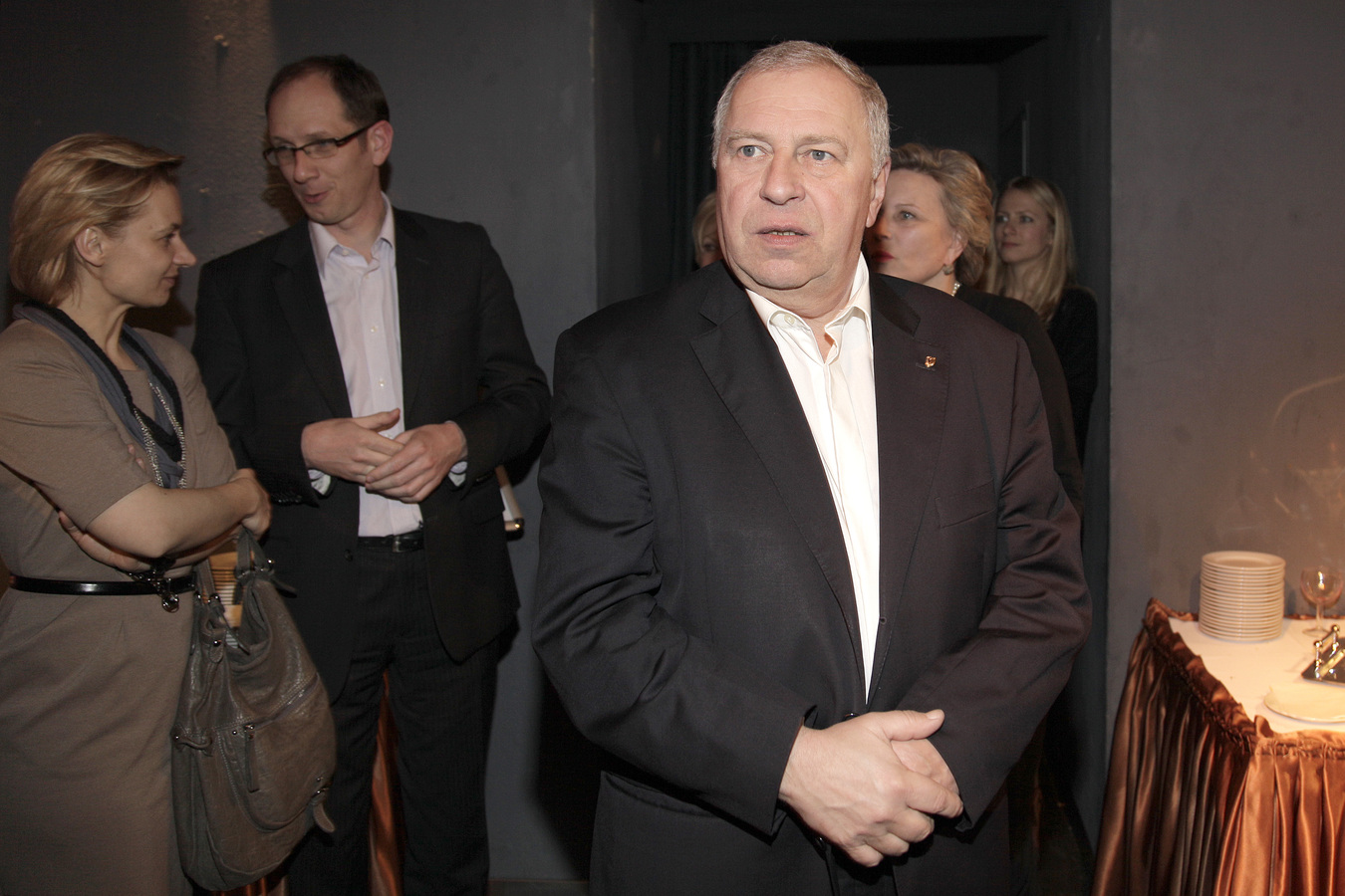 Jerzy Stuhr nie dość, że wygrał z rakiem, to wraca już do pracy!