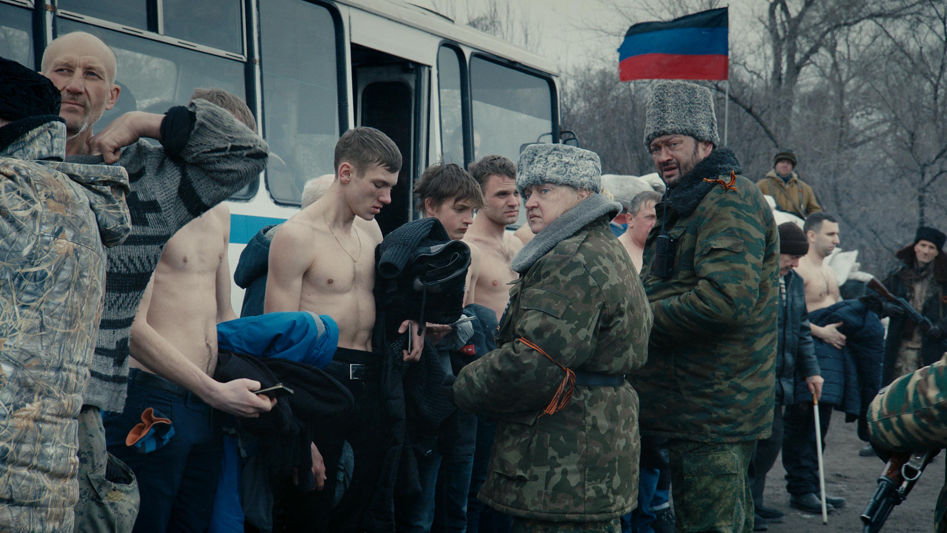Kadr z filmu „Donbas” w reżyserii Siergieja Łoźnicy.