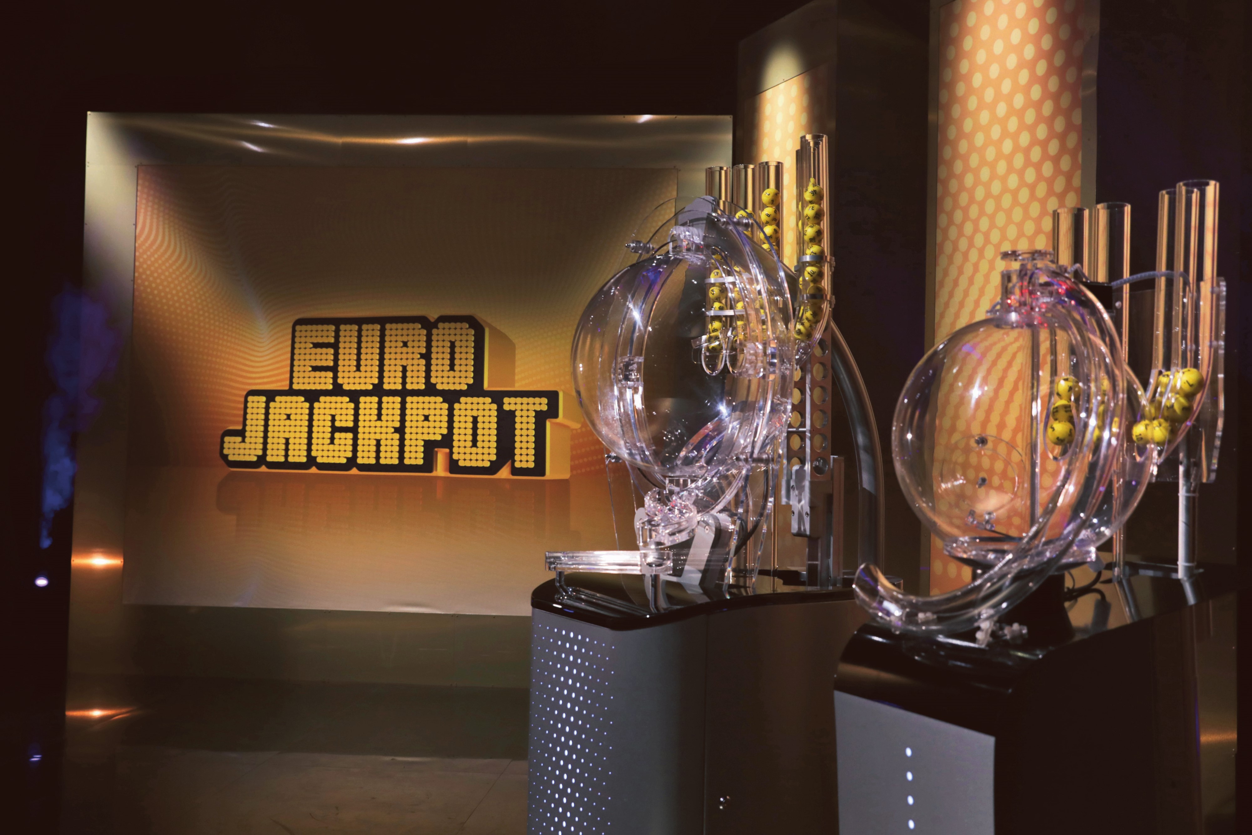 Kijöttek a lottószámok: nagy pénzt kaszált egy magyar játékos az  Eurojackpoton - Blikk