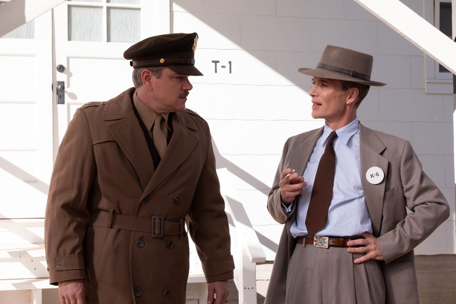 Matt Damon (jako Leslie Groves) i Cilian Murphy (J. Robert Oppenheimer) w filmie Christophera Nolana.