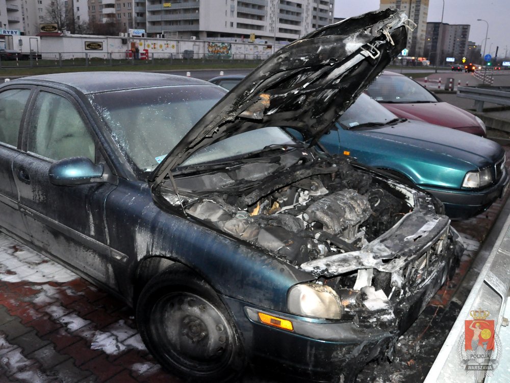 Podpalone volvo ugaszono