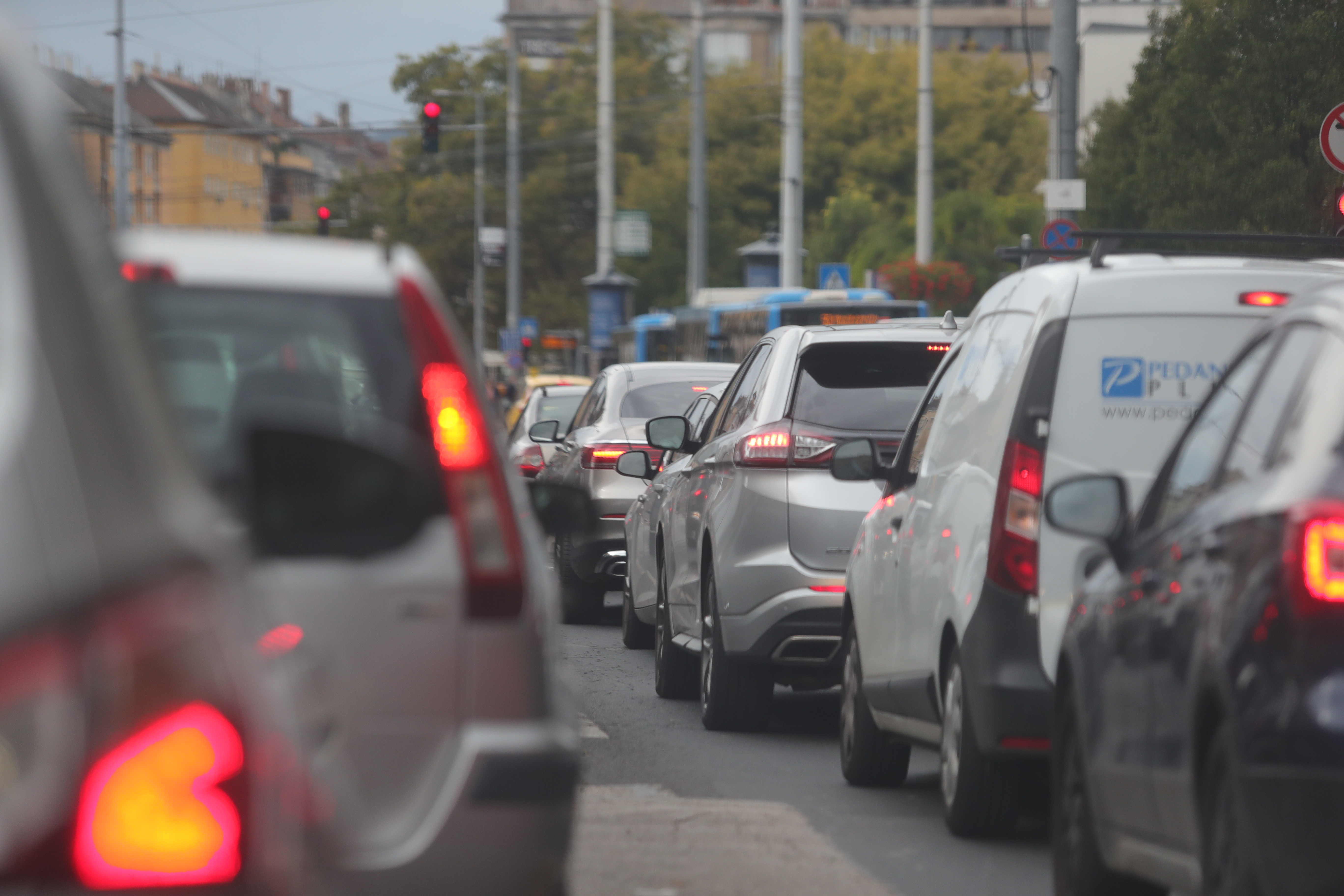 Építkezés és árvíz nehezíti a közlekedést vasárnap