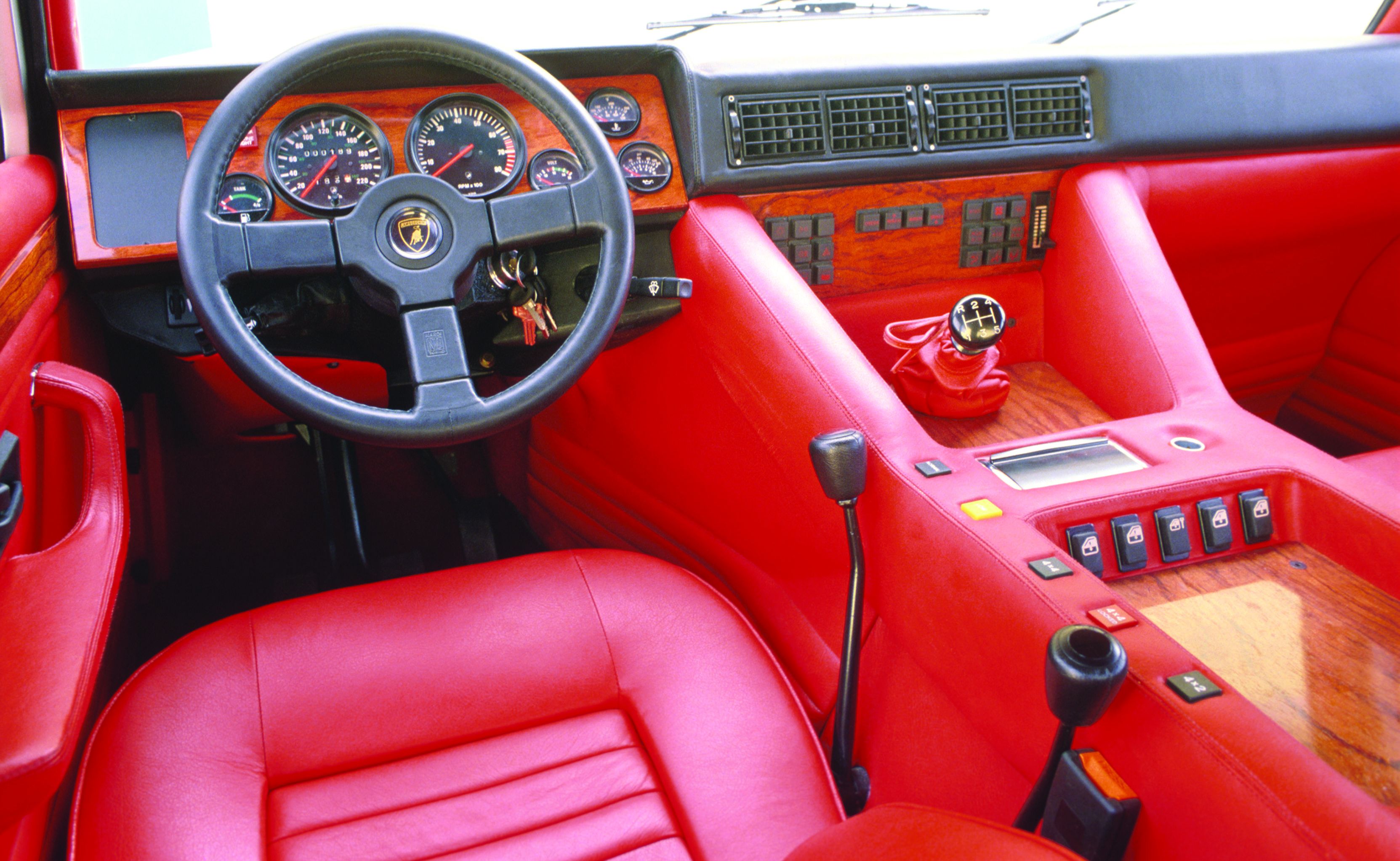 Lamborghini LM 002