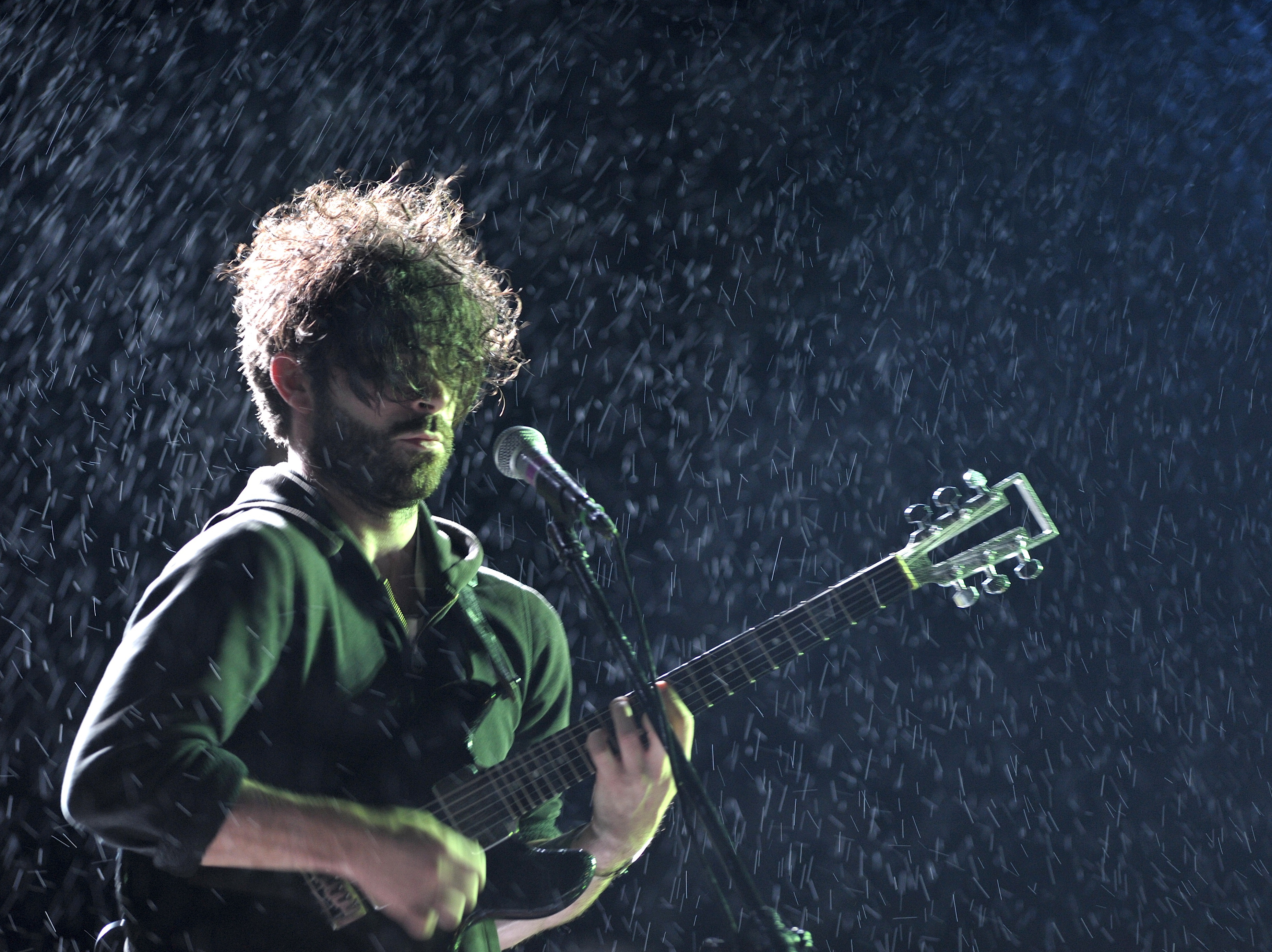 Yannis Philippakis, wokalista brytyjskiego zespołu Foals
