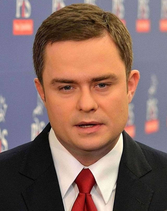 Całkowicie odmieniony pojawił się już na wrześniowym Forum Ekonomicznym w Krynicy Zdroju, ale podczas ostatniego wystąpienia w „Gościu wydarzeń” w Polsat News zrobił jeszcze większe wrażenie