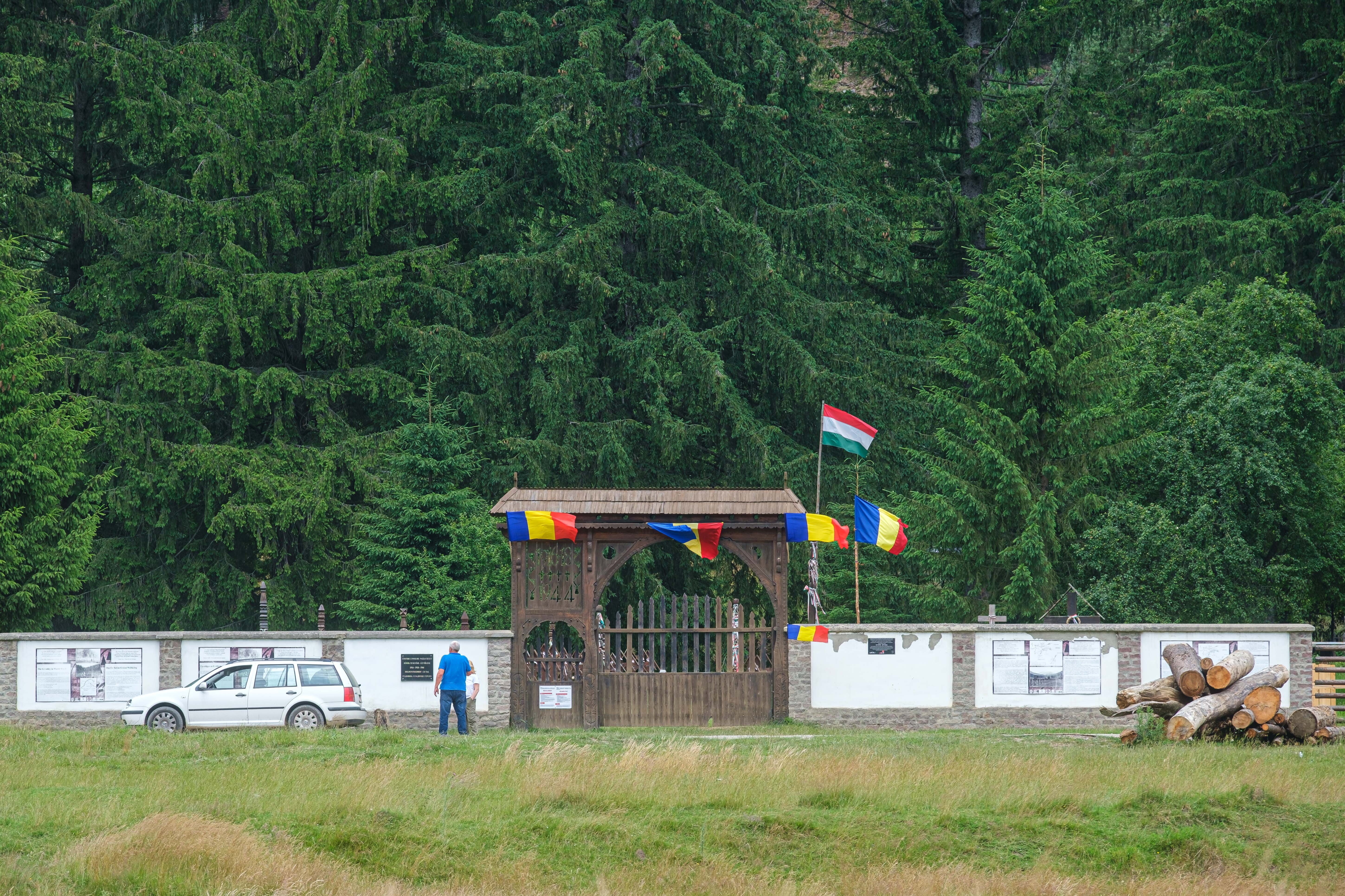 Vandálok rontottak az úzvölgyi katonatemetőbe: embertelen, milyen pusztítást végeztek