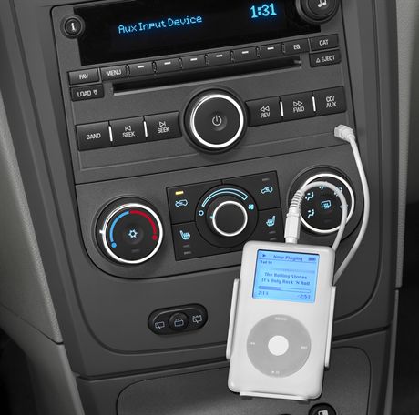 2007 Chevrolet HHR with auxiliary audio input jack/iPod. X07CT_HR020 (United States)