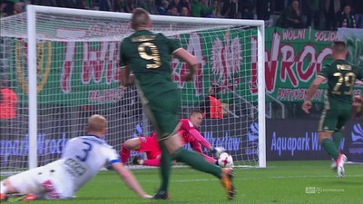 Śląsk - Lech (1:0): Robak robił wszystko, by strzelić byłemu klubowi. Kolejny strzał 34-latka i Putnocky znów ratuje Kolejorza