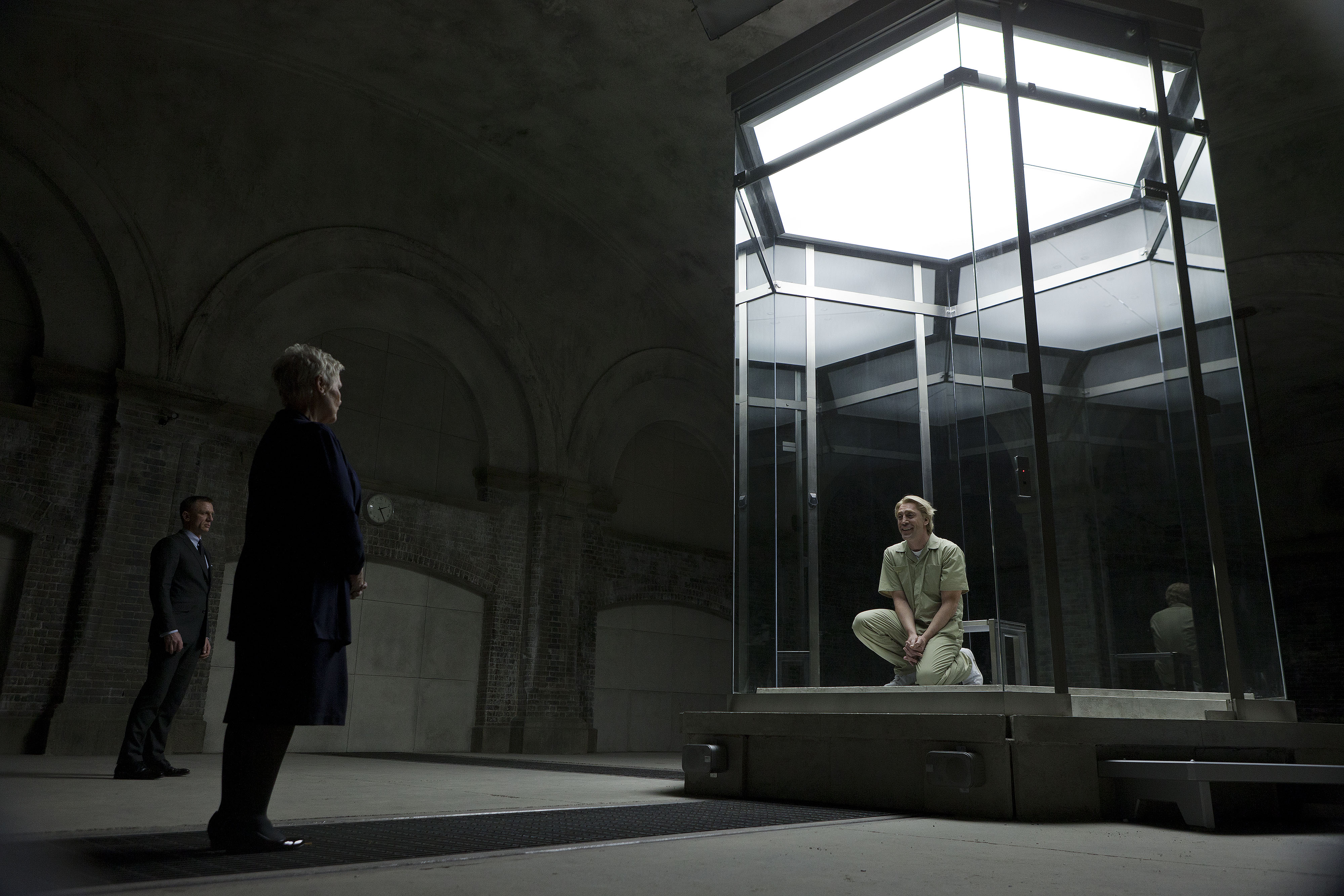 Judi Dench i Javier Bardem w filmie