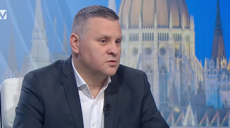 Órákon át hiába várták a tévések a vesztegetési botrányba belebukott fideszes politikust