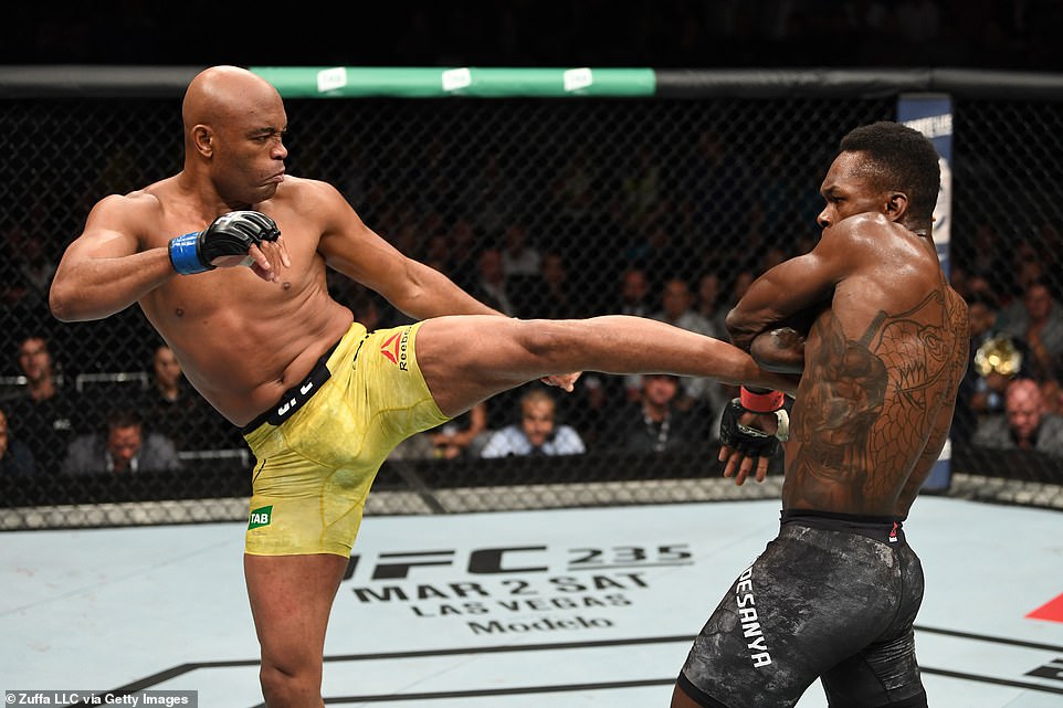 Israel Adesanya Vs Anderson Silva (ZUFFA LLC/Getty Images)